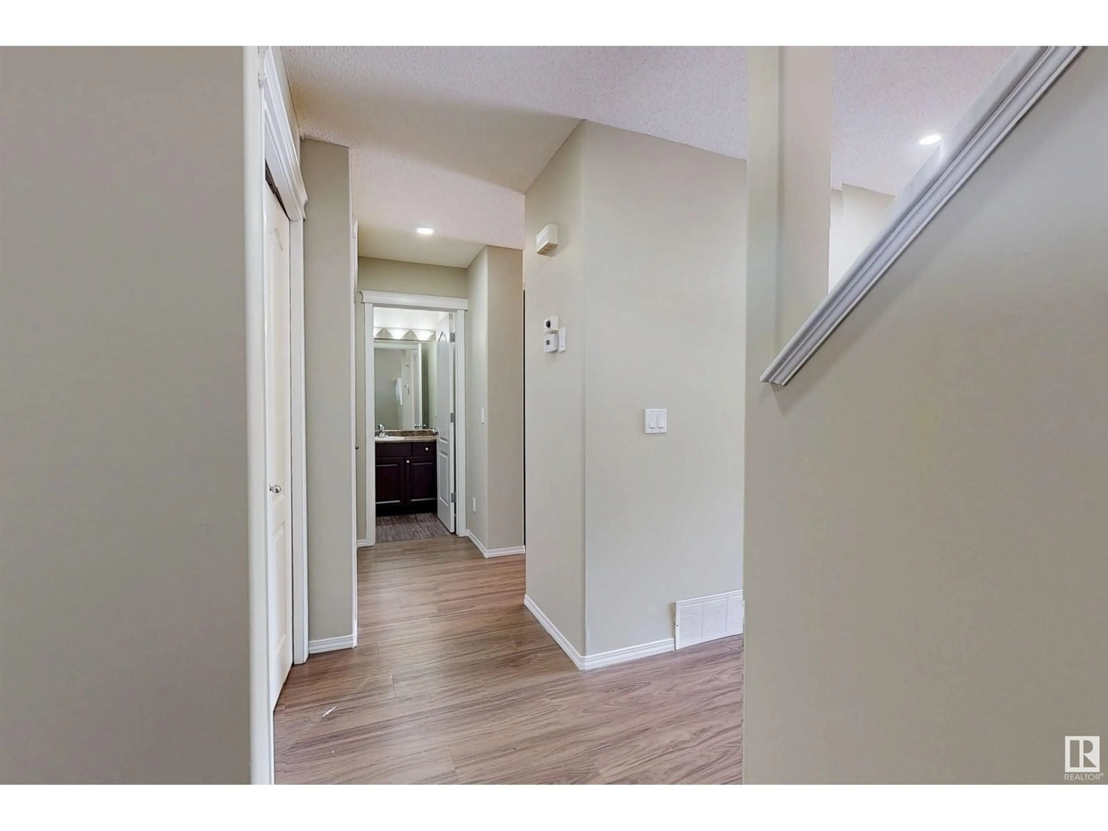 Indoor entryway for 2931 26 AVE, Edmonton Alberta T6T0H6