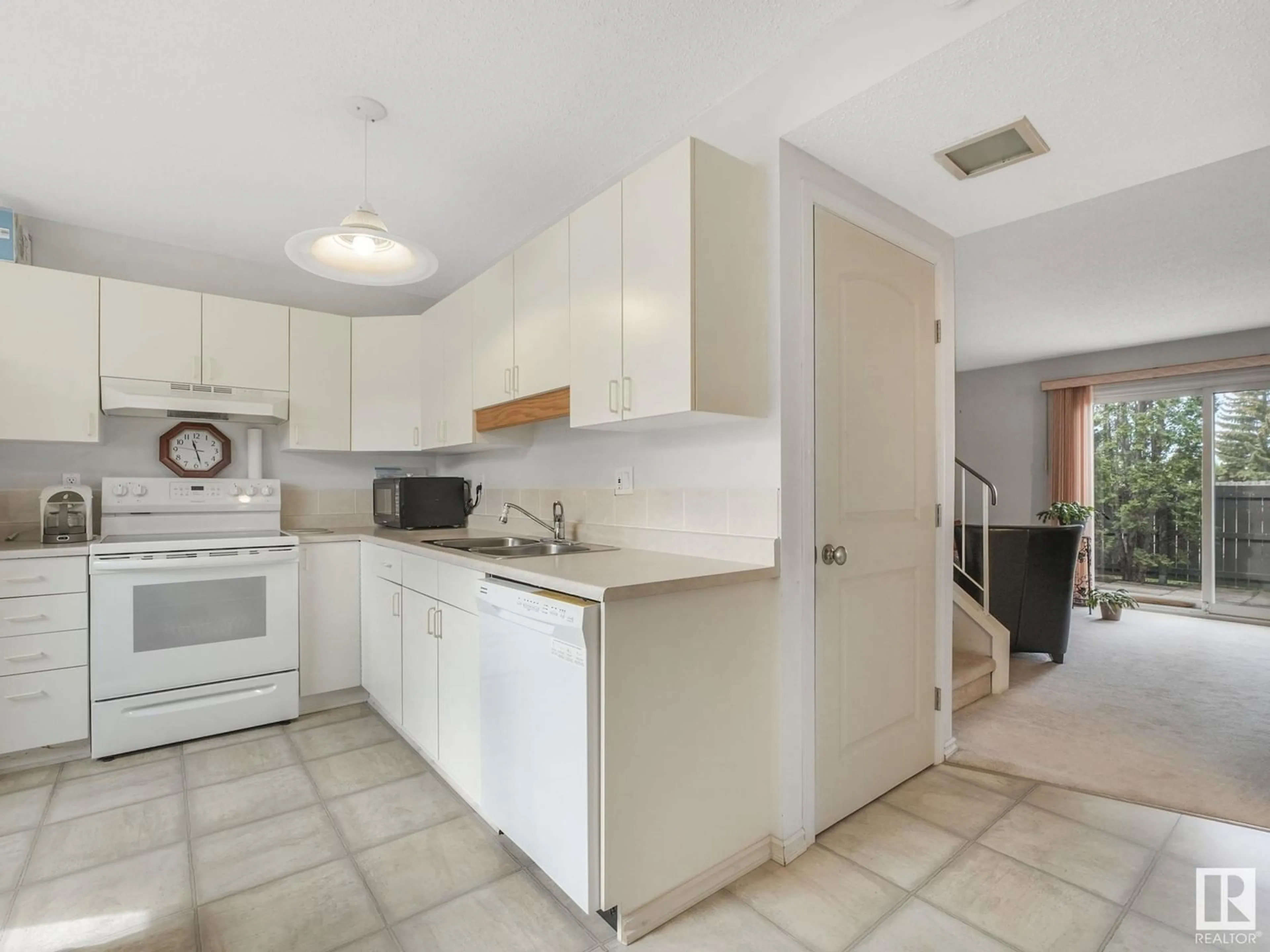 Standard kitchen, ceramic/tile floor for 18156 93 AV, Edmonton Alberta T5T1Y1