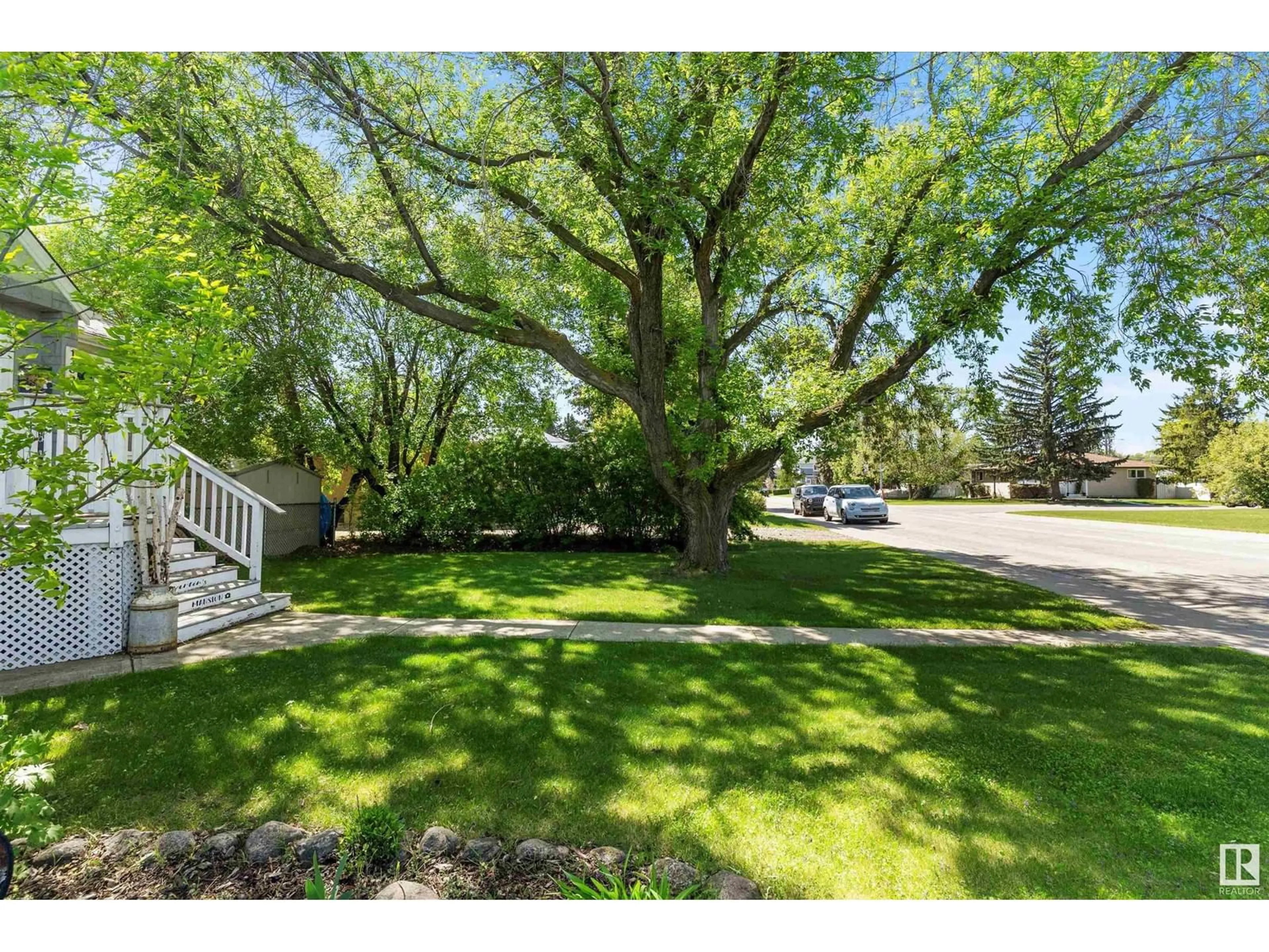 A pic from outside/outdoor area/front of a property/back of a property/a pic from drone, street for NW - 13307 117 ST, Edmonton Alberta T5E5K3