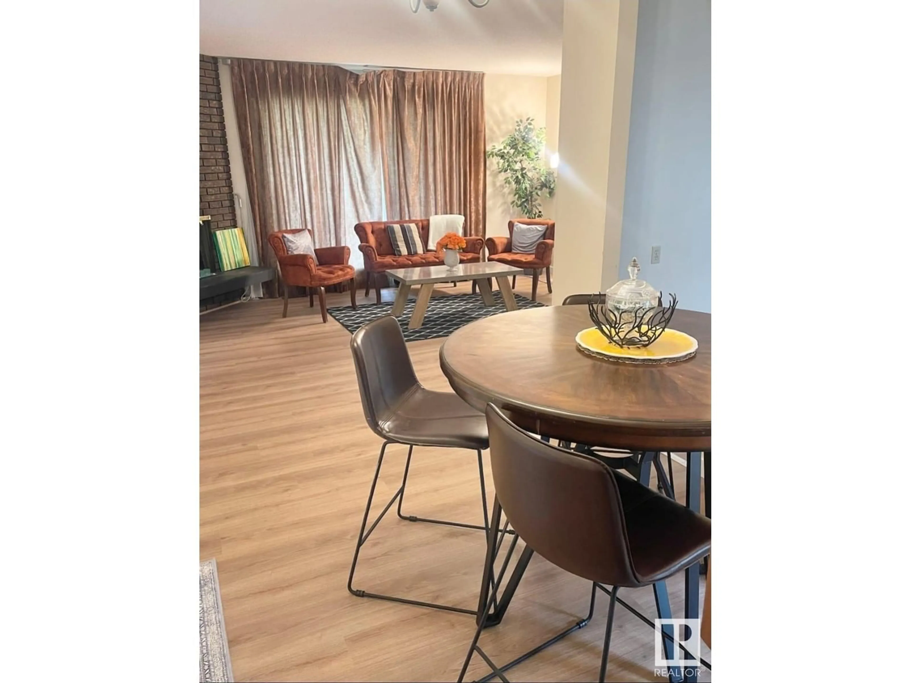 Dining room, wood/laminate floor for 14139 30 ST, Edmonton Alberta T5Y1M6