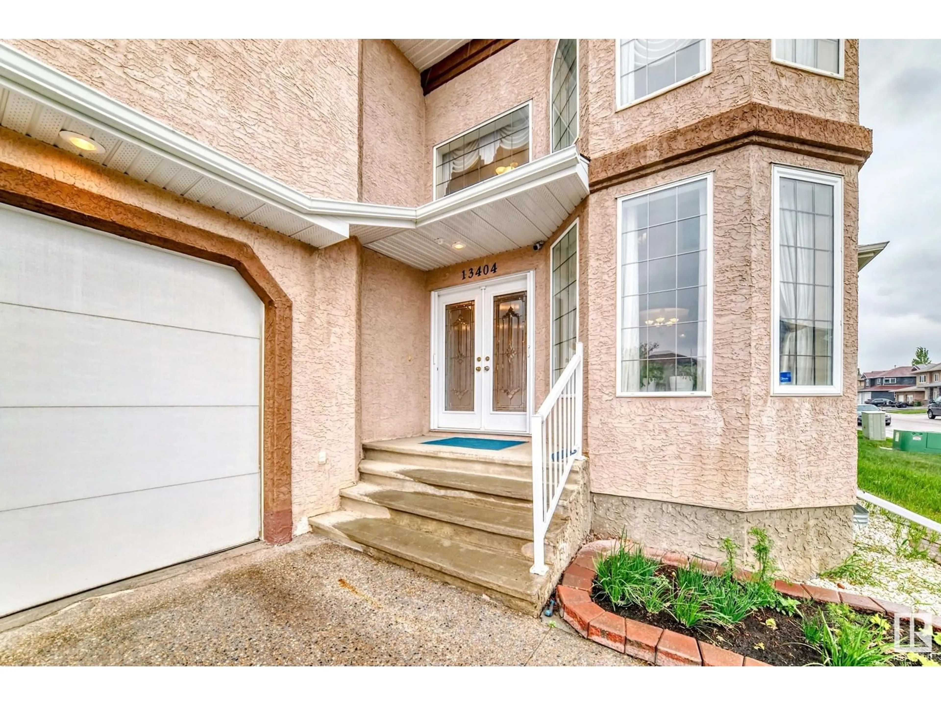 Indoor entryway for NW - 13404 160 AV, Edmonton Alberta T6V0B9