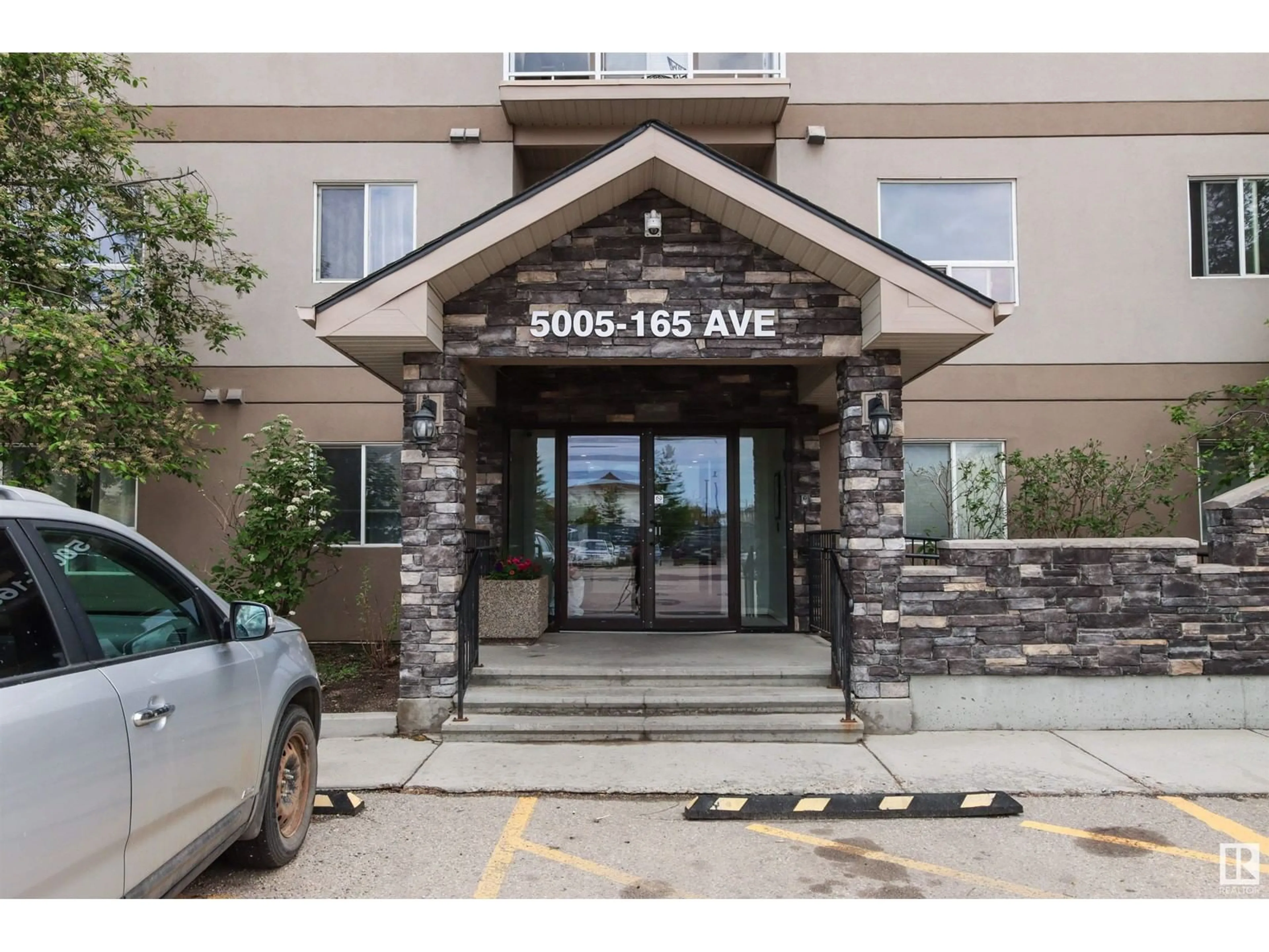 Indoor foyer for #217 - 5005 165 AV, Edmonton Alberta T5Y0L8