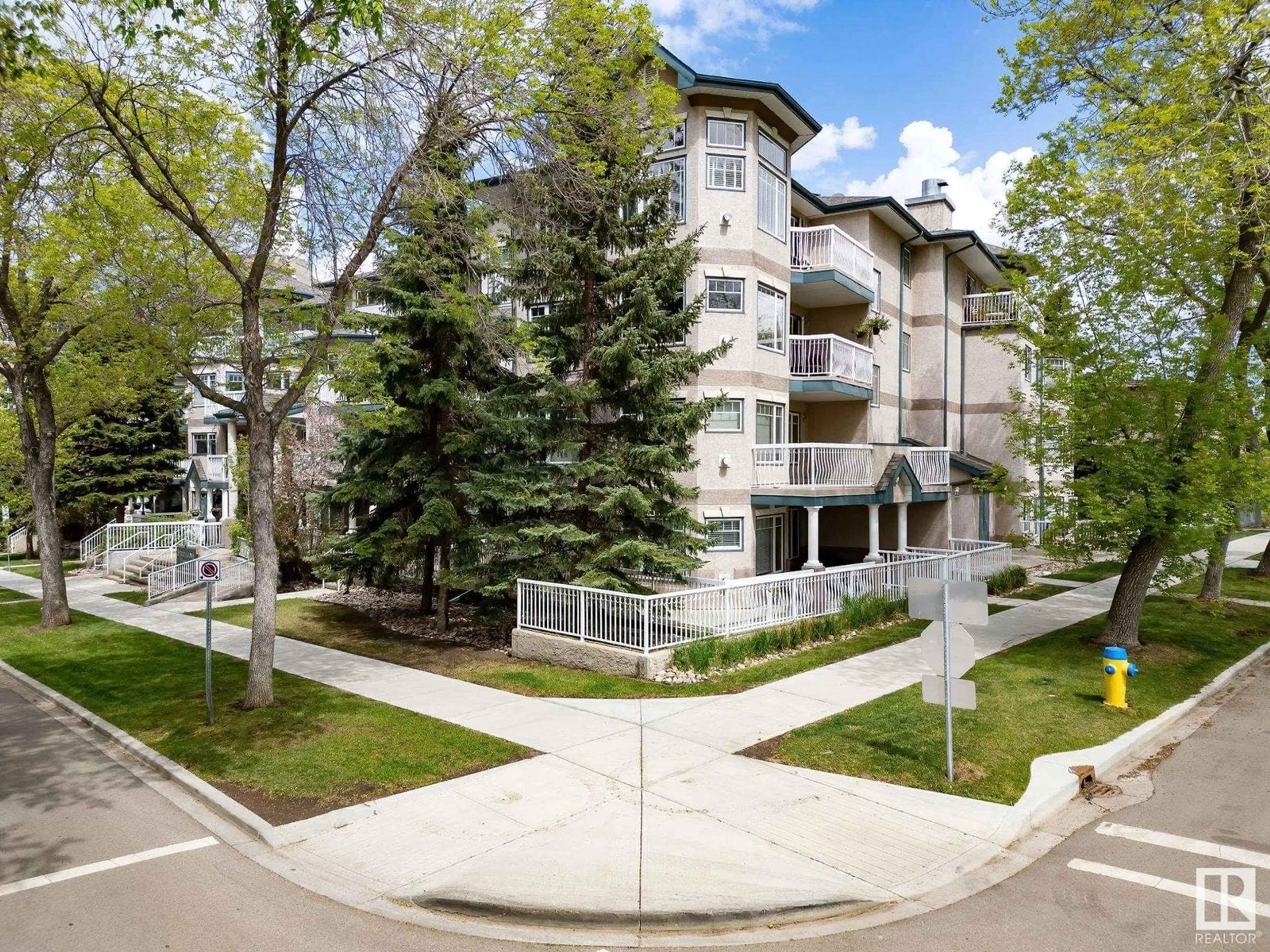 A pic from outside/outdoor area/front of a property/back of a property/a pic from drone, street for 406 - 8909 100 ST NW, Edmonton Alberta T6E6T4