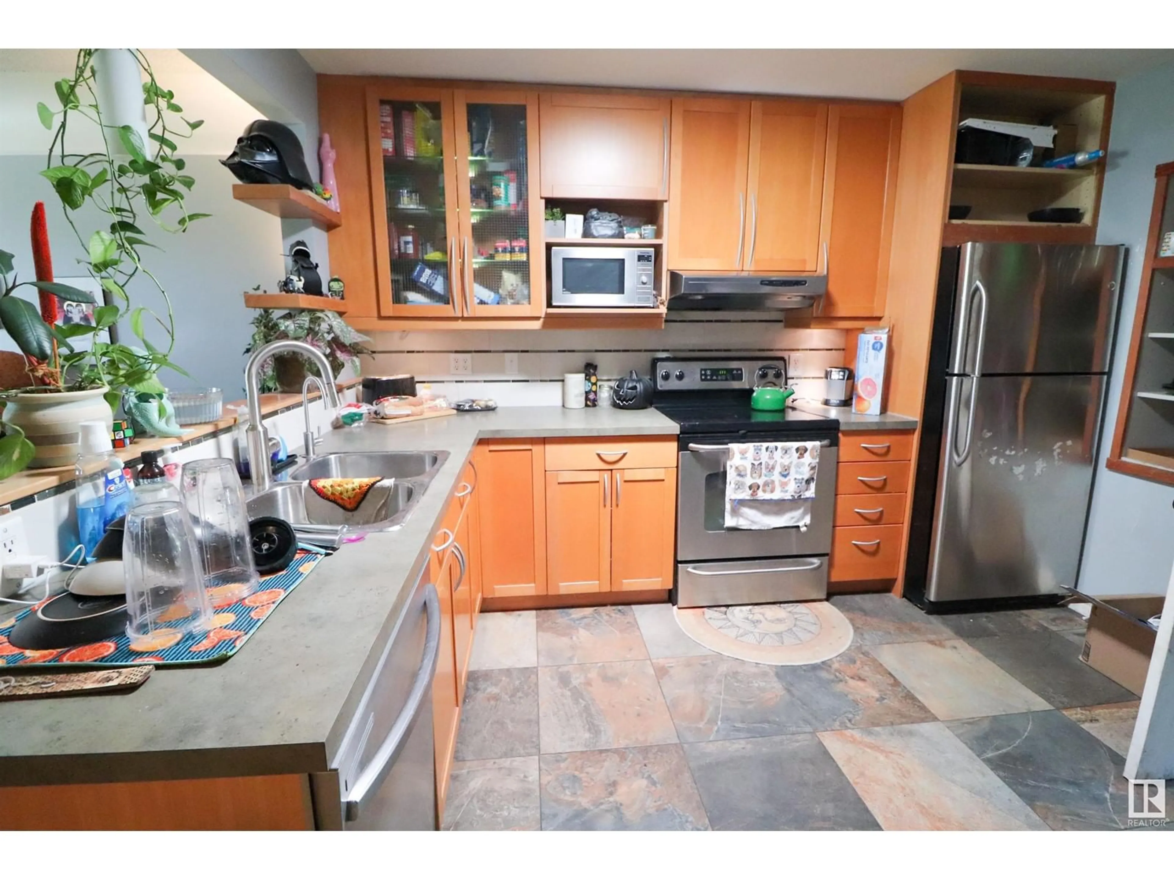 Standard kitchen, ceramic/tile floor for NW - 12942 123 ST, Edmonton Alberta T5L0J5