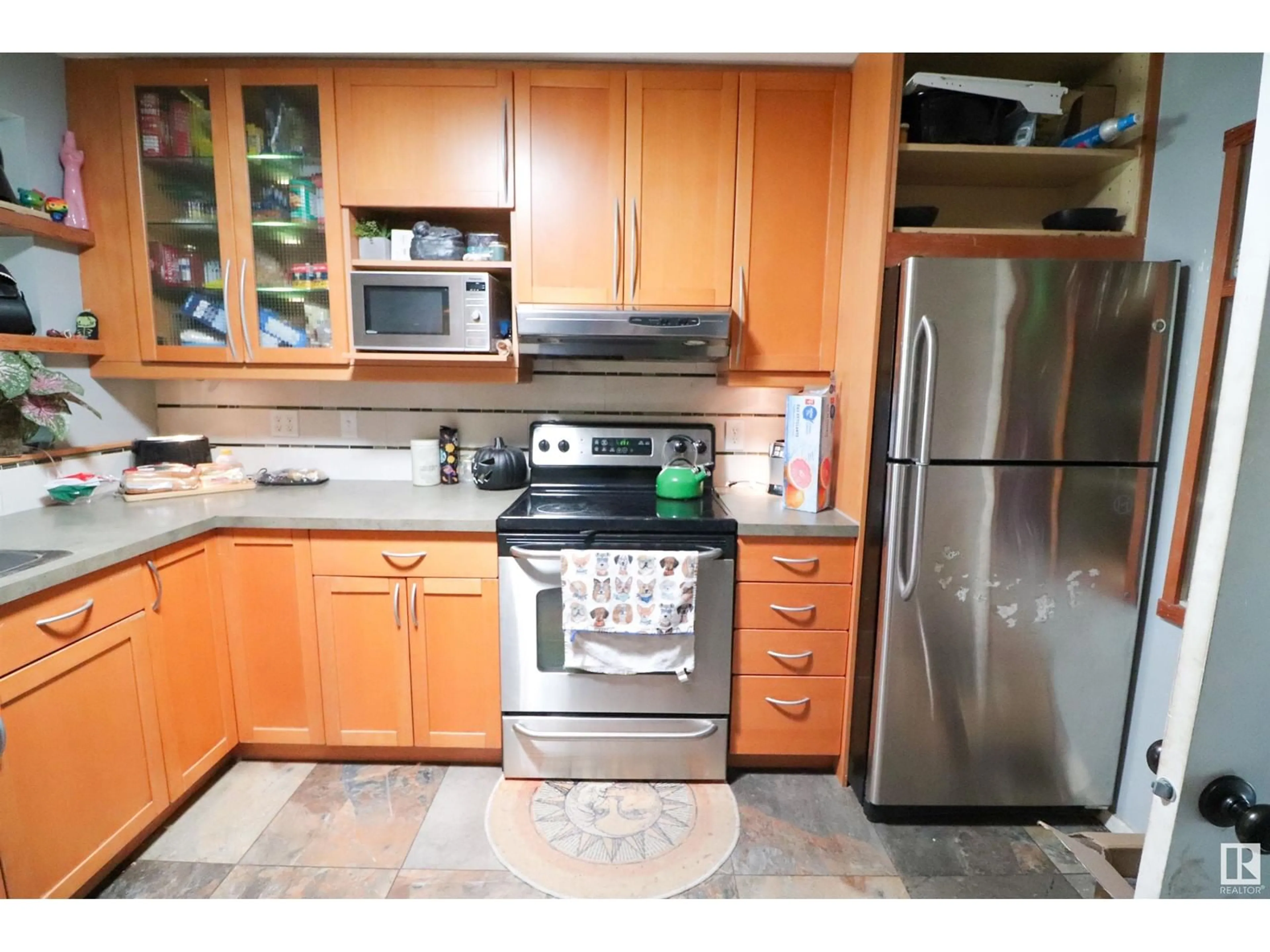 Standard kitchen, unknown for NW - 12942 123 ST, Edmonton Alberta T5L0J5