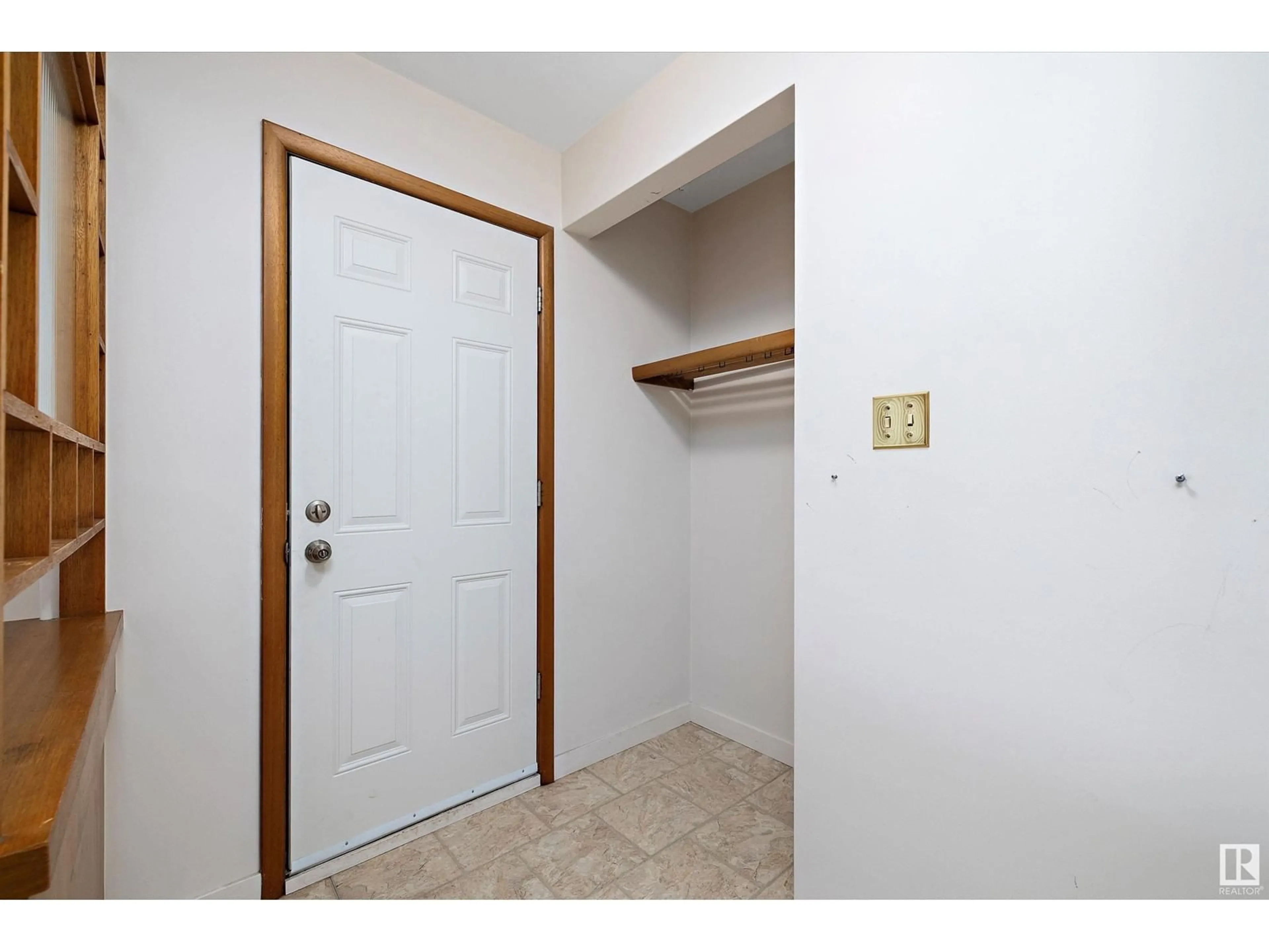 Indoor entryway for NW - 12715 / 12717 93 ST, Edmonton Alberta T5E3S9