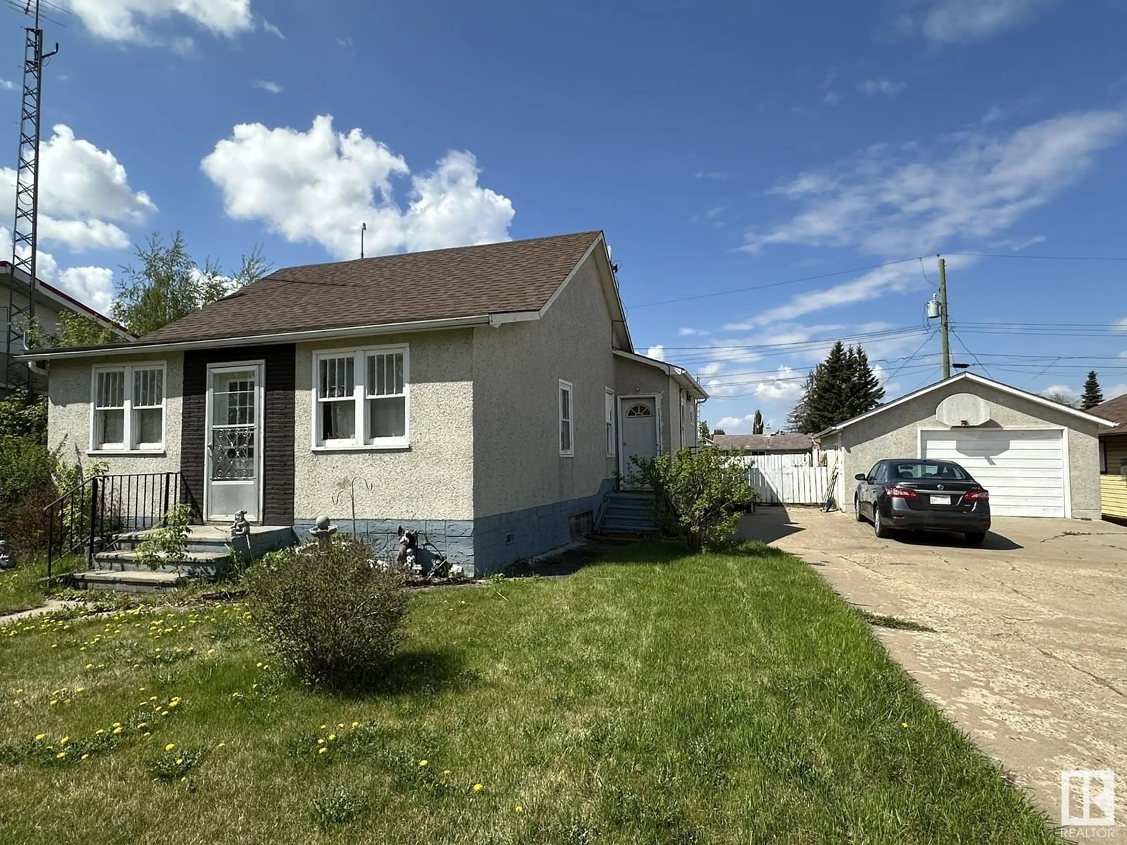 Home with vinyl exterior material, street for 4510 50 ST, Smoky Lake Town Alberta T0A3C0