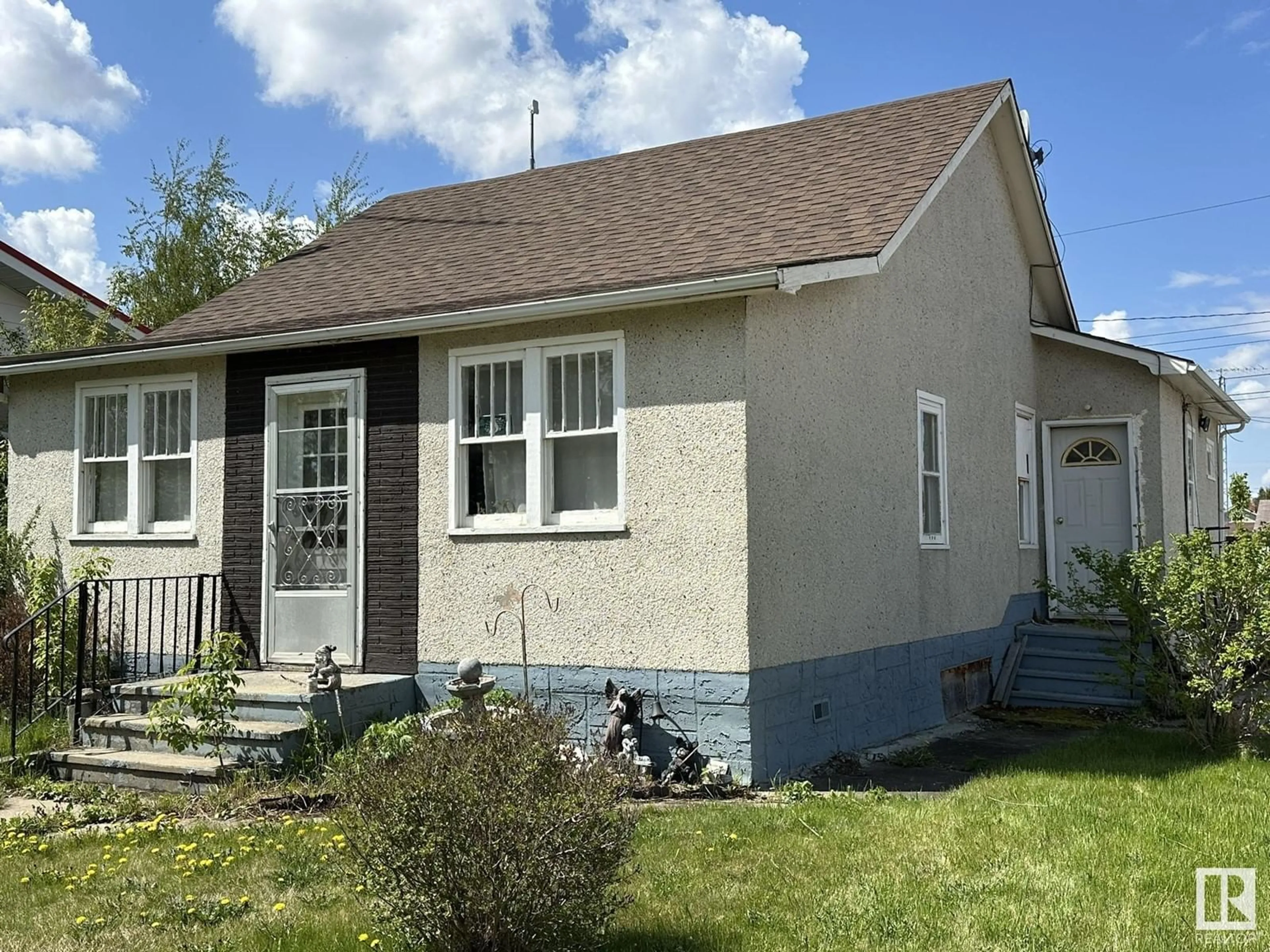 Home with vinyl exterior material, street for 4510 50 ST, Smoky Lake Town Alberta T0A3C0