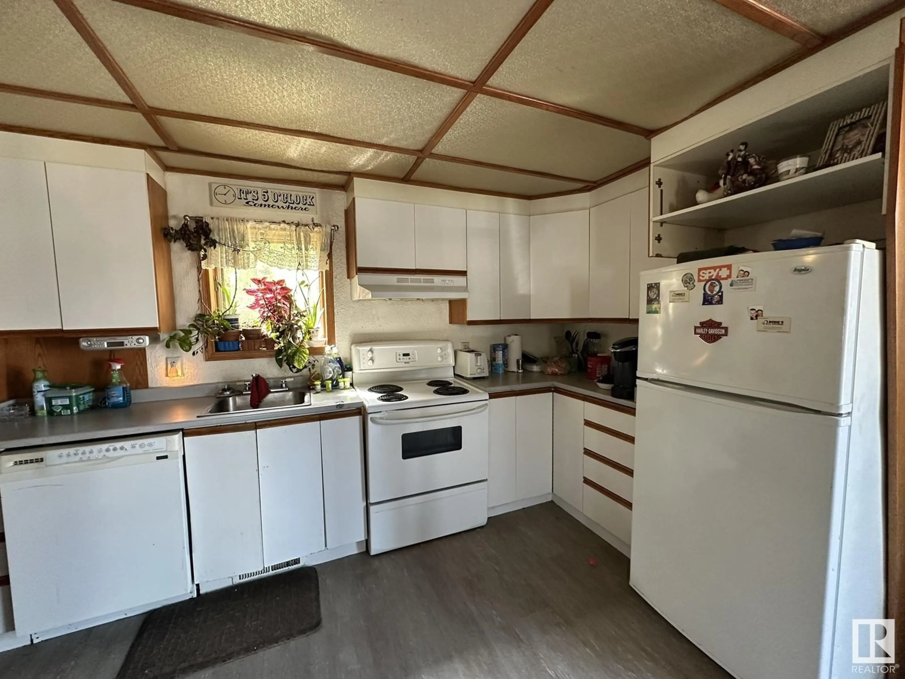 Standard kitchen, unknown for 4510 50 ST, Smoky Lake Town Alberta T0A3C0
