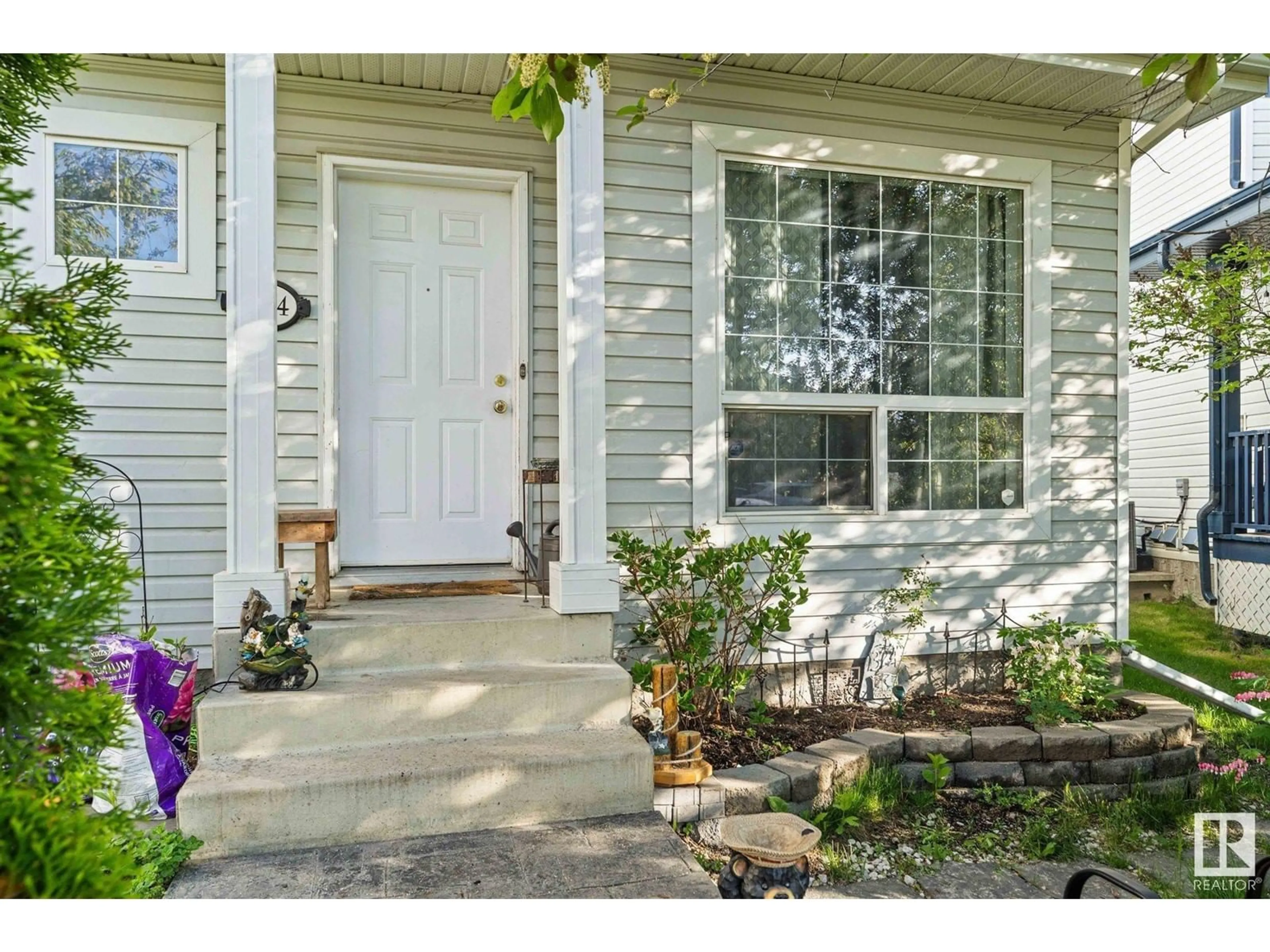 Indoor entryway for 1324 GEORGE CL, Edmonton Alberta T5T6S2