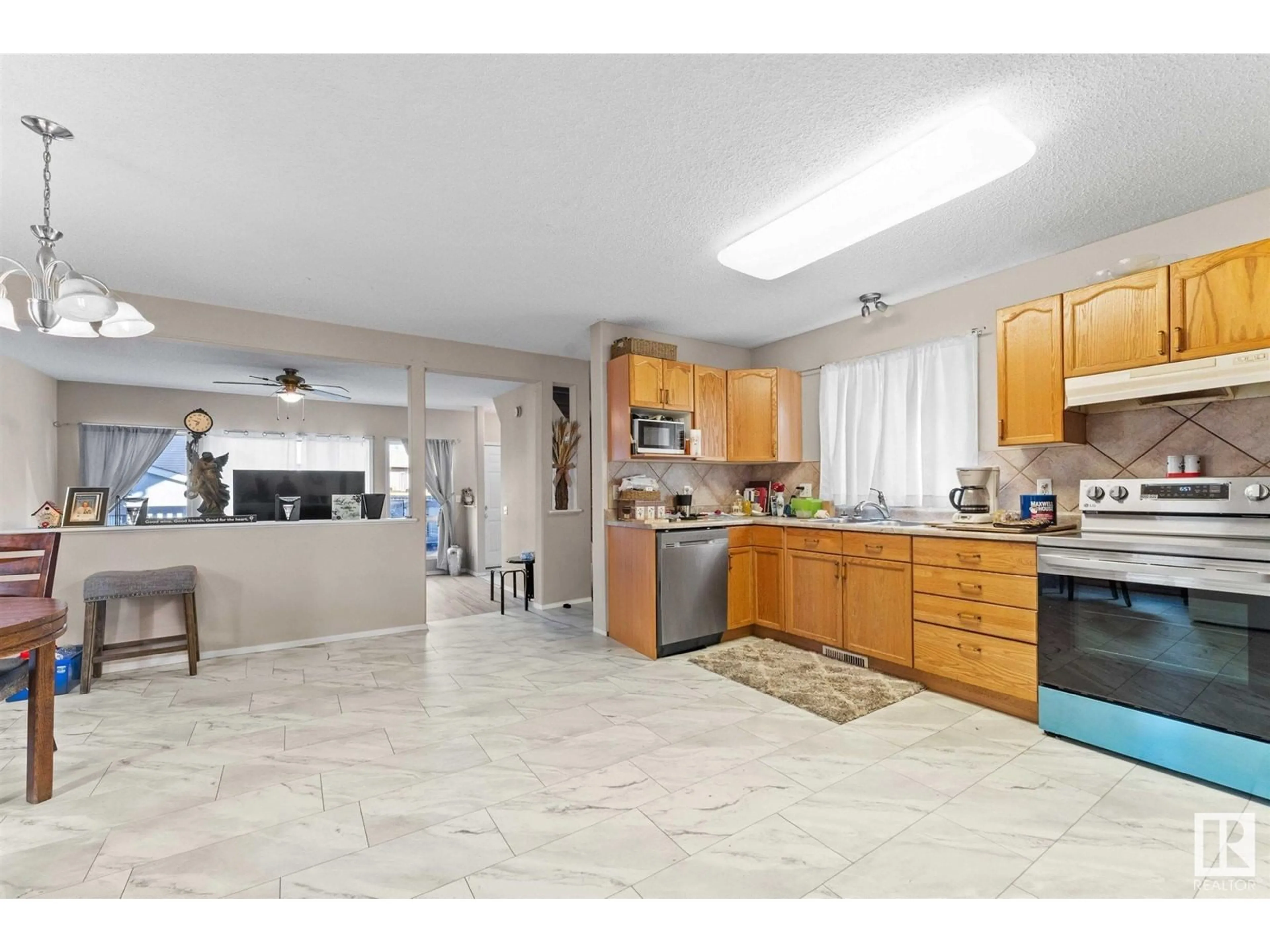 Open concept kitchen, ceramic/tile floor for 1324 GEORGE CL, Edmonton Alberta T5T6S2