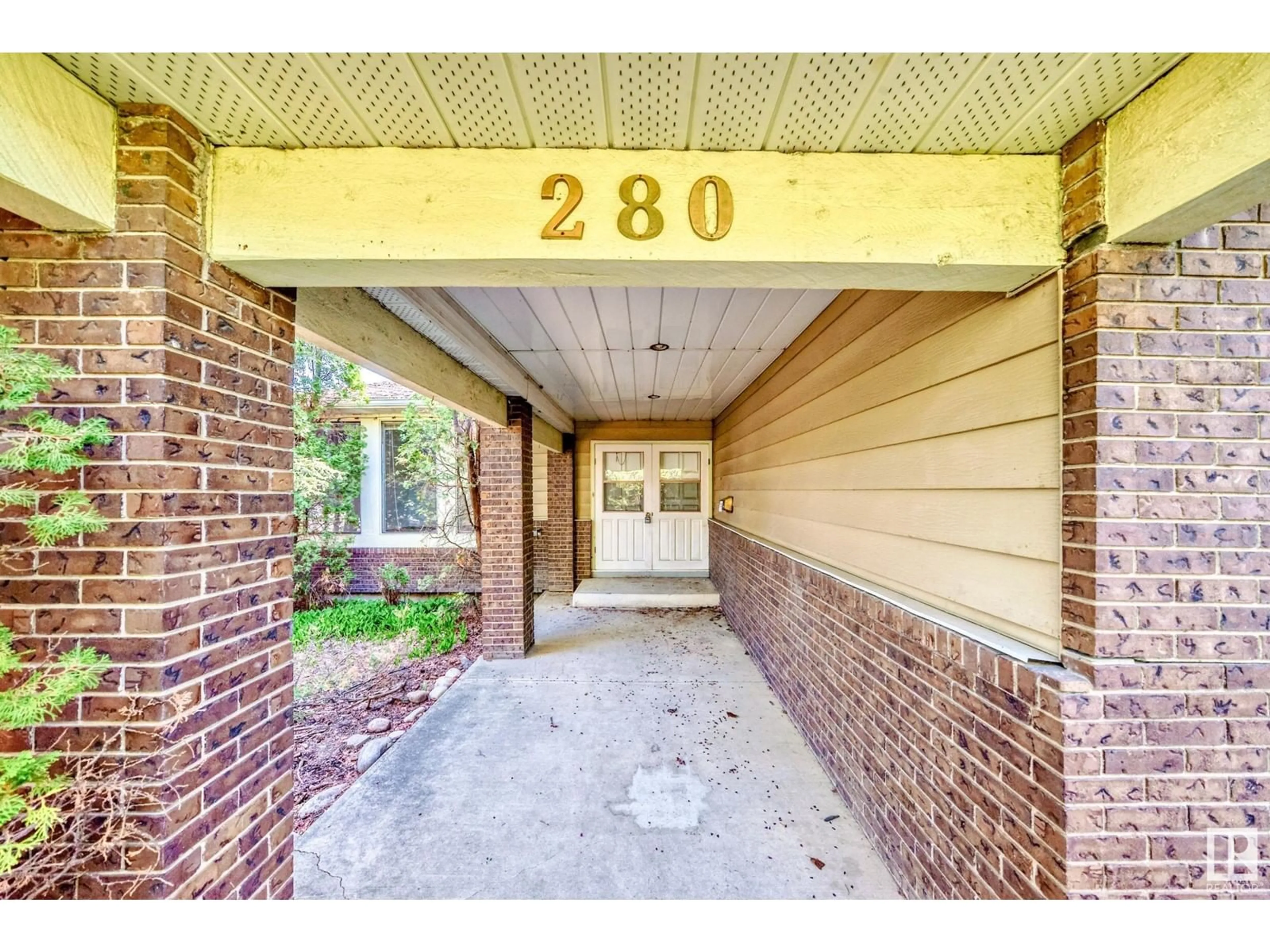 Indoor entryway for 280 WESTRIDGE RD, Edmonton Alberta T5T1C3
