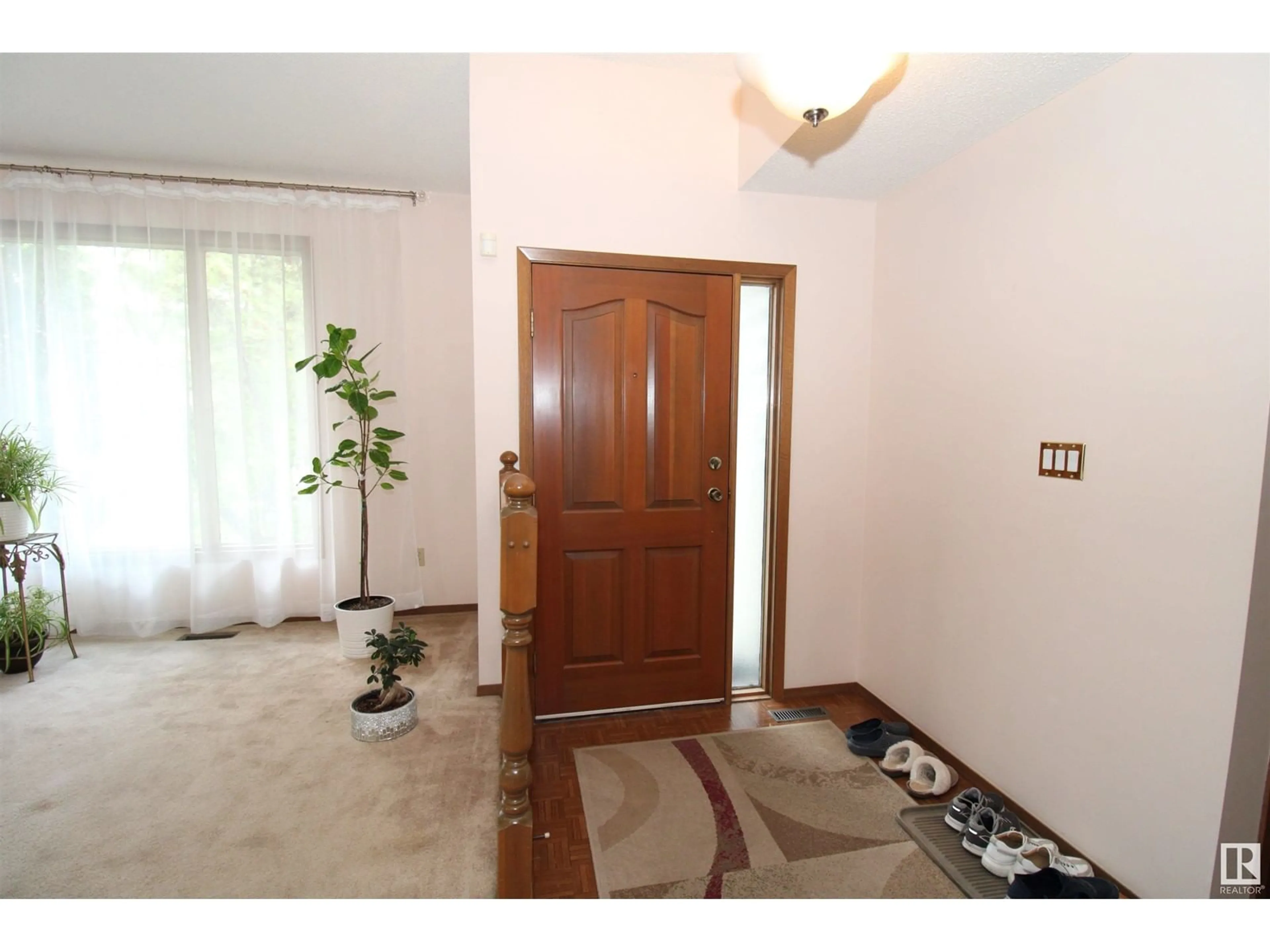 Indoor foyer for NW - 17708 55 AV, Edmonton Alberta T6M1C9