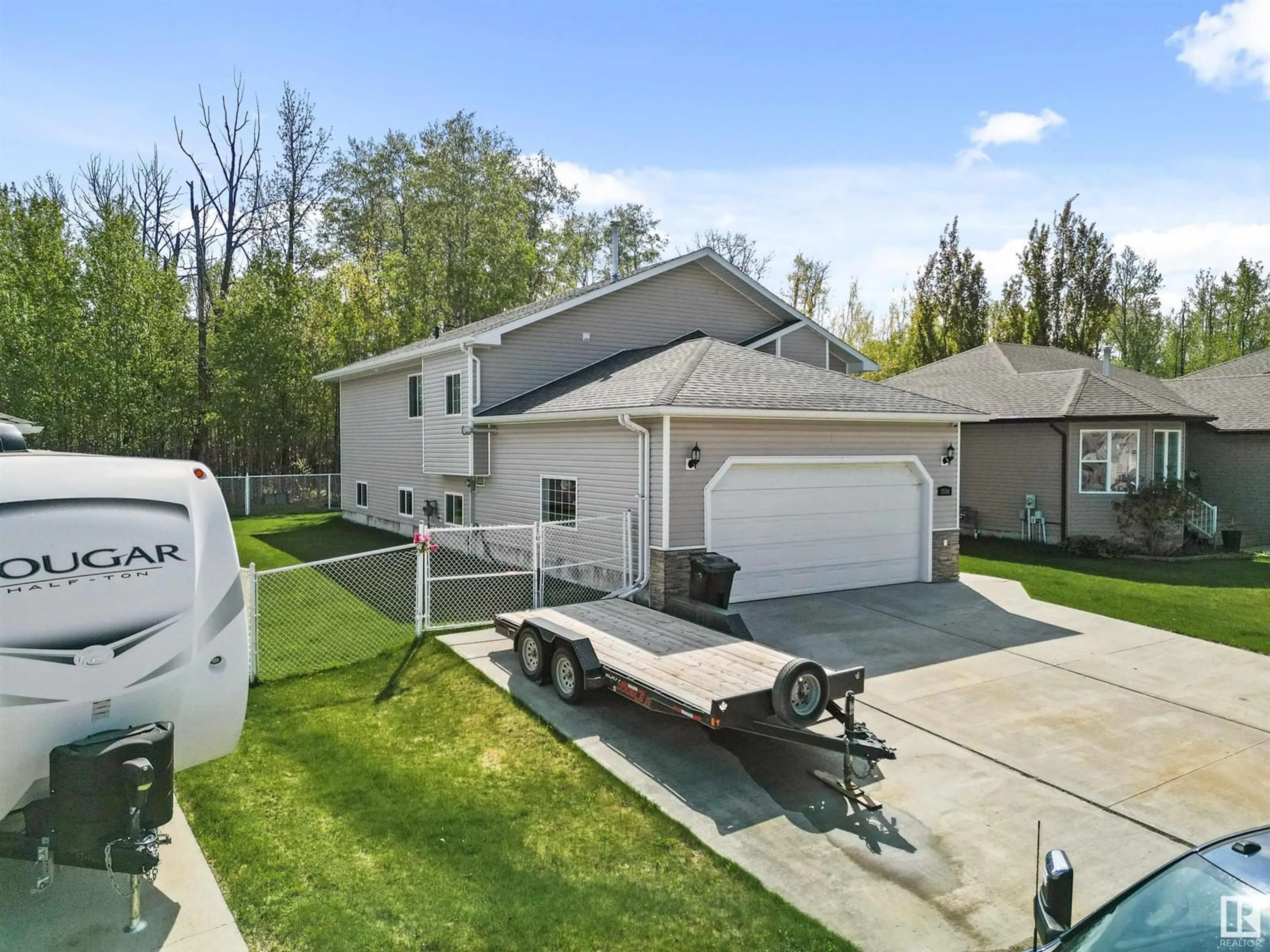 A pic from outside/outdoor area/front of a property/back of a property/a pic from drone, street for 3516 45 STREET, Drayton Valley Alberta T7A1W3