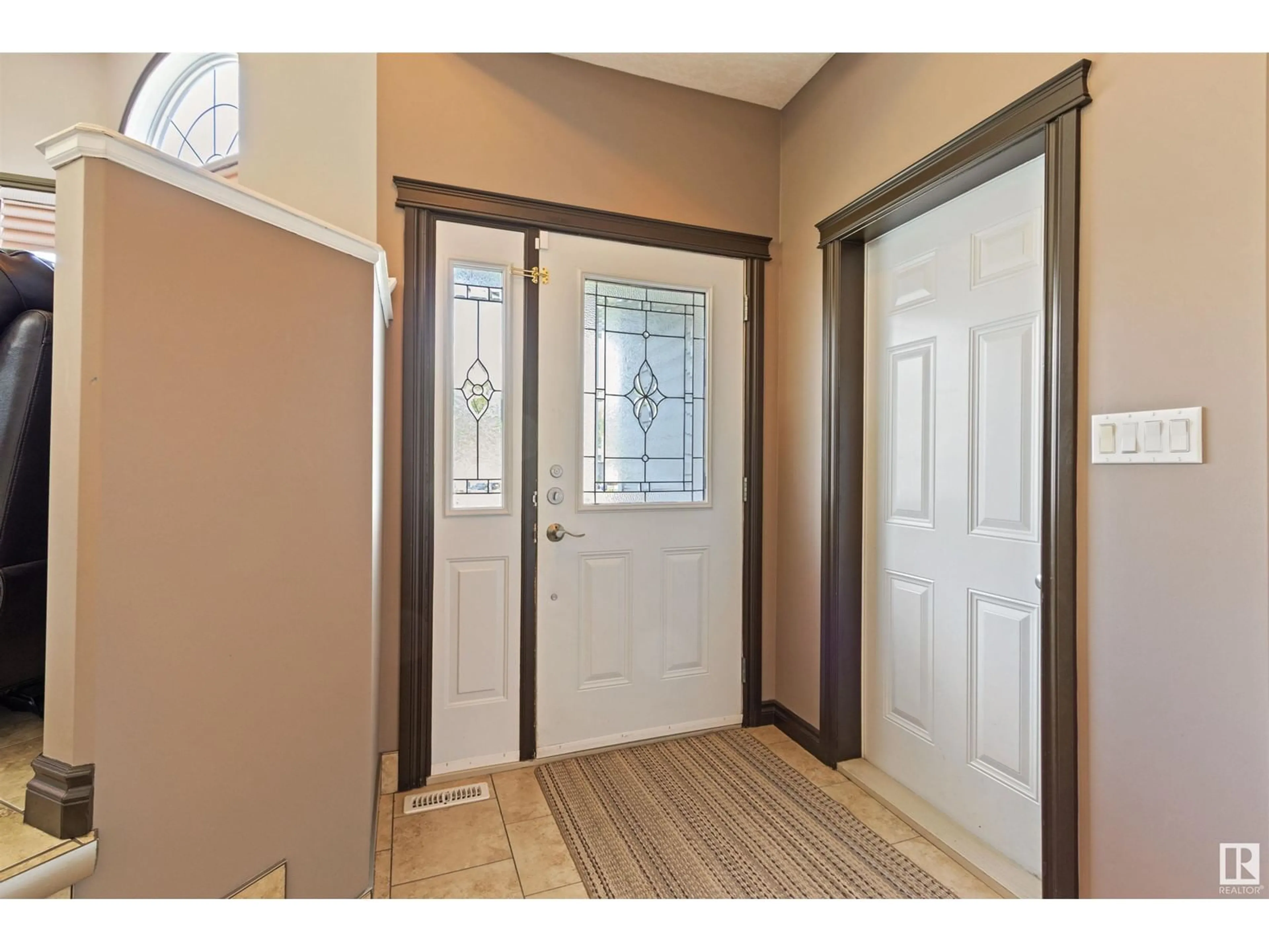 Indoor entryway for 3516 45 STREET, Drayton Valley Alberta T7A1W3