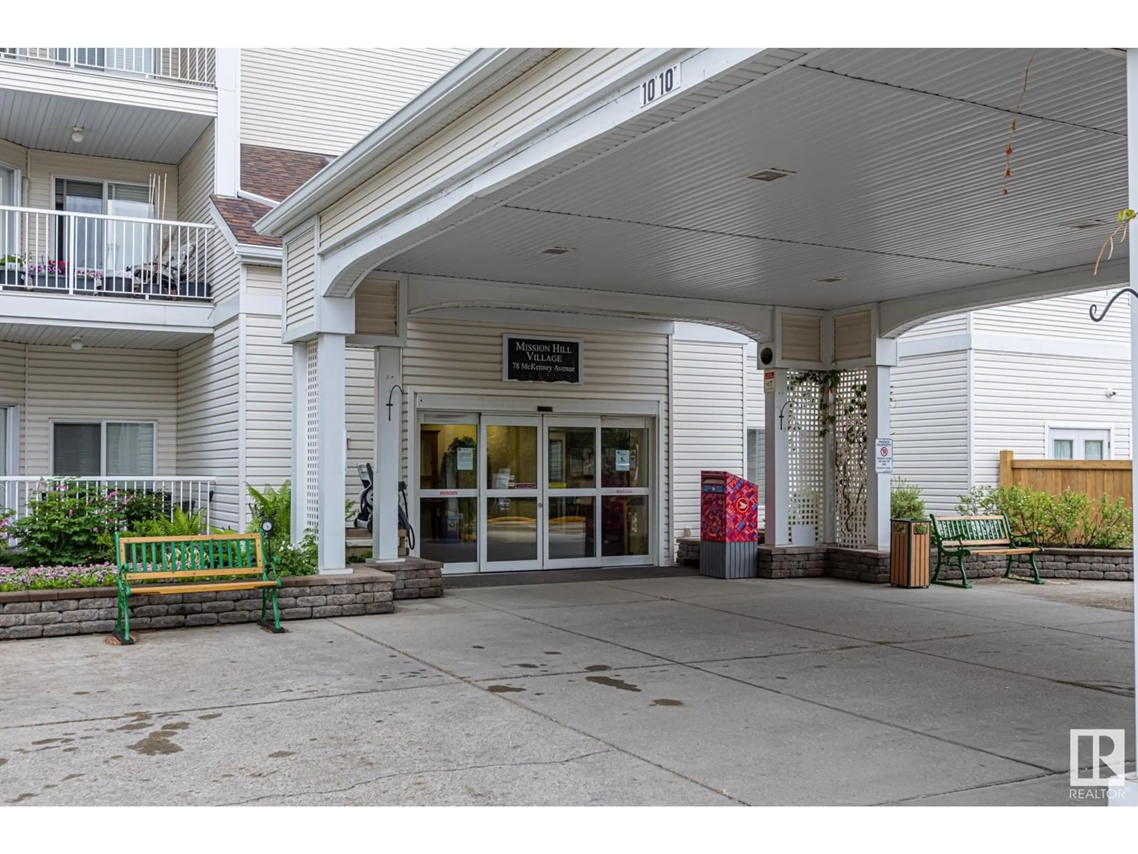 Indoor foyer for 317 78 MCKENNEY AV, St. Albert Alberta T8N1L9