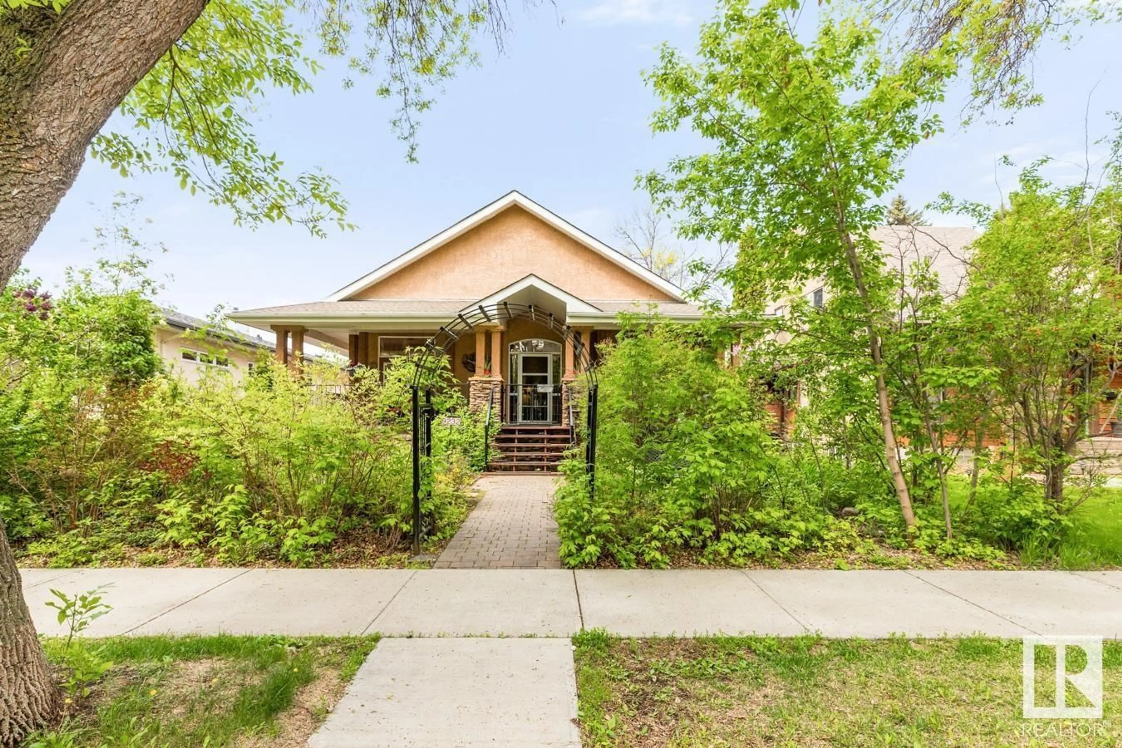 Unknown for 9232 95 ST, Edmonton Alberta T6C3W8