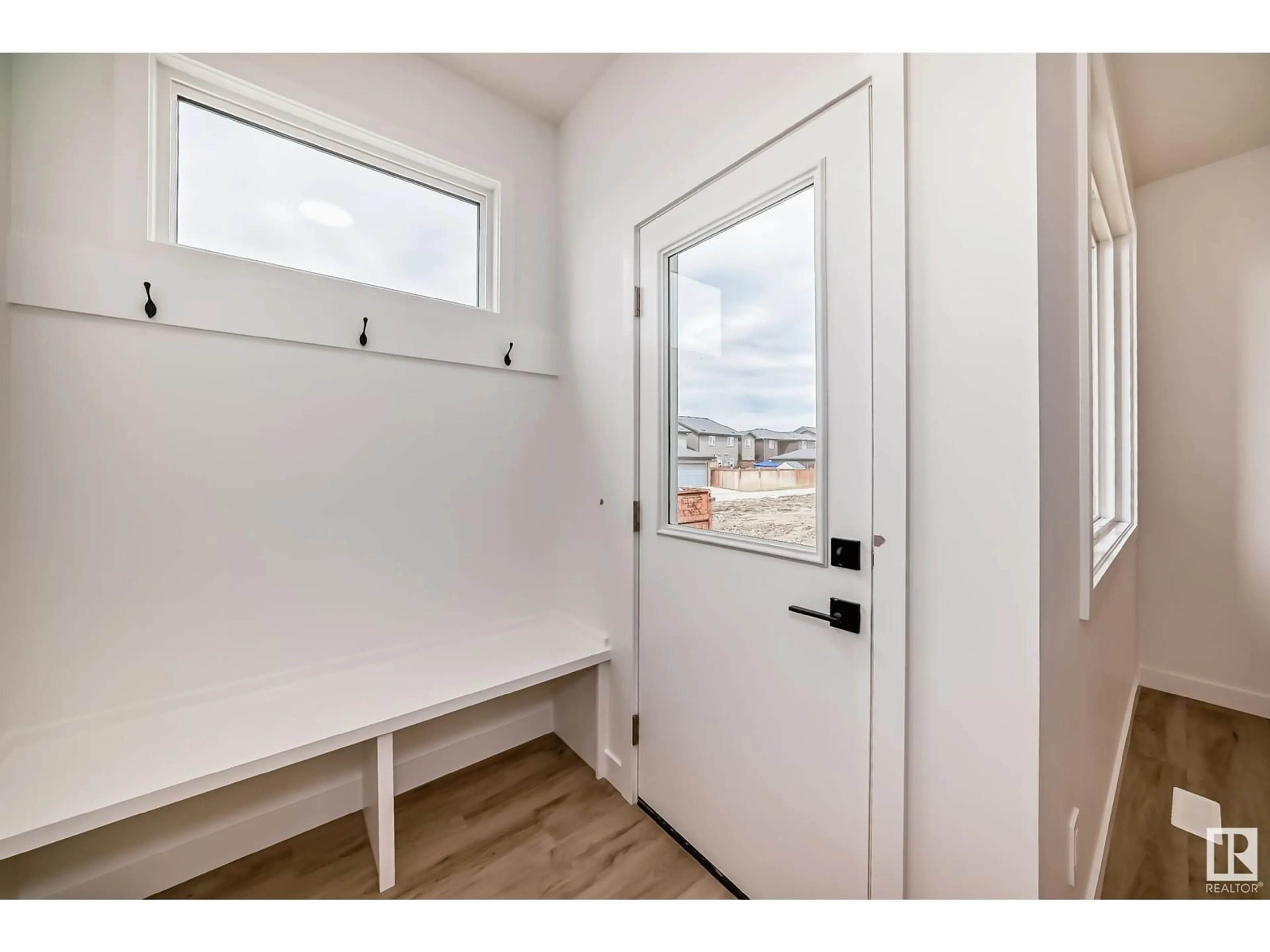 Indoor entryway for 1347 KESWICK DR, Edmonton Alberta T6W4V8