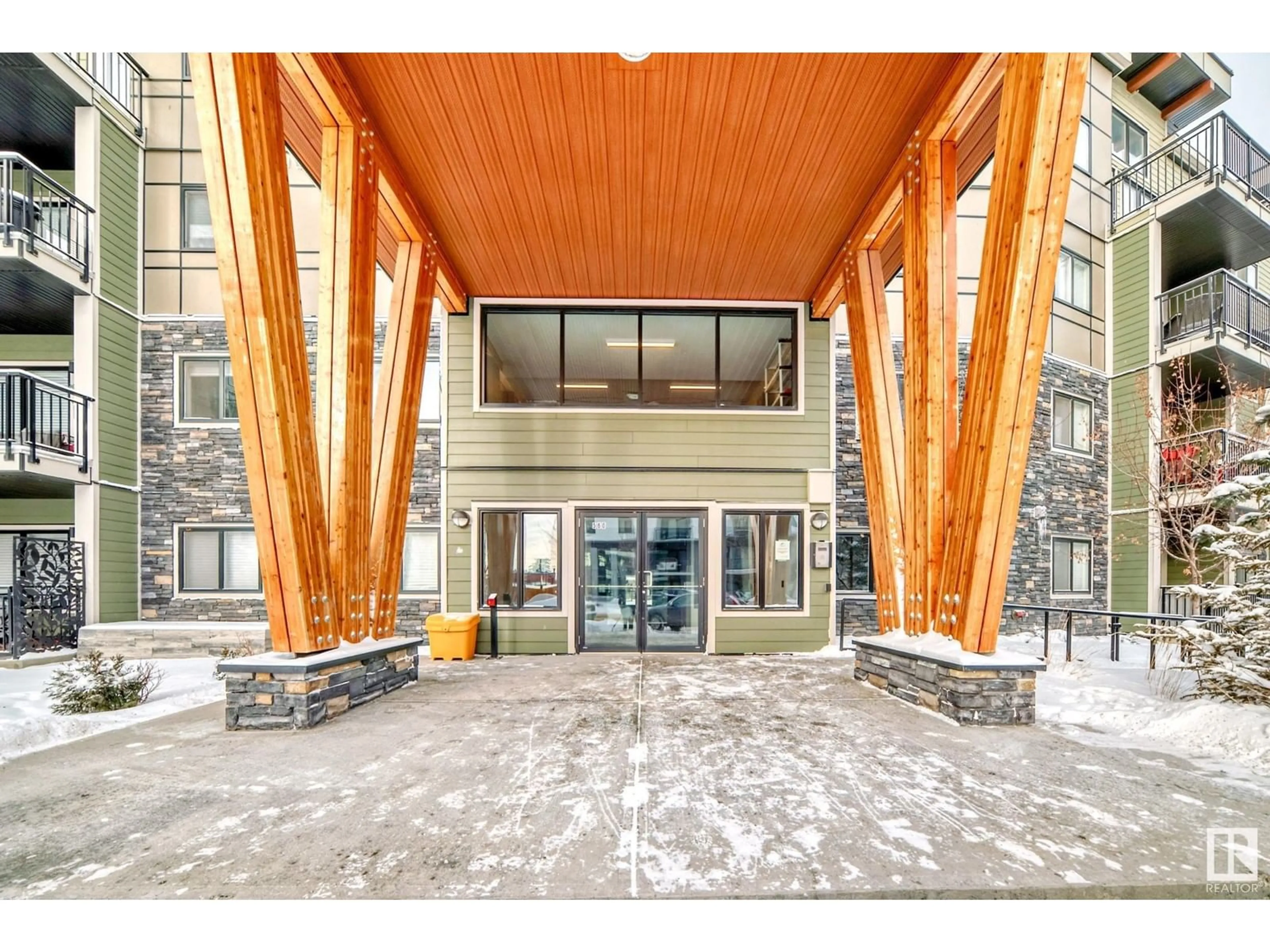 Indoor foyer for 560 - 423 GRIESBACH PARADE PR NW, Edmonton Alberta T5E6X1