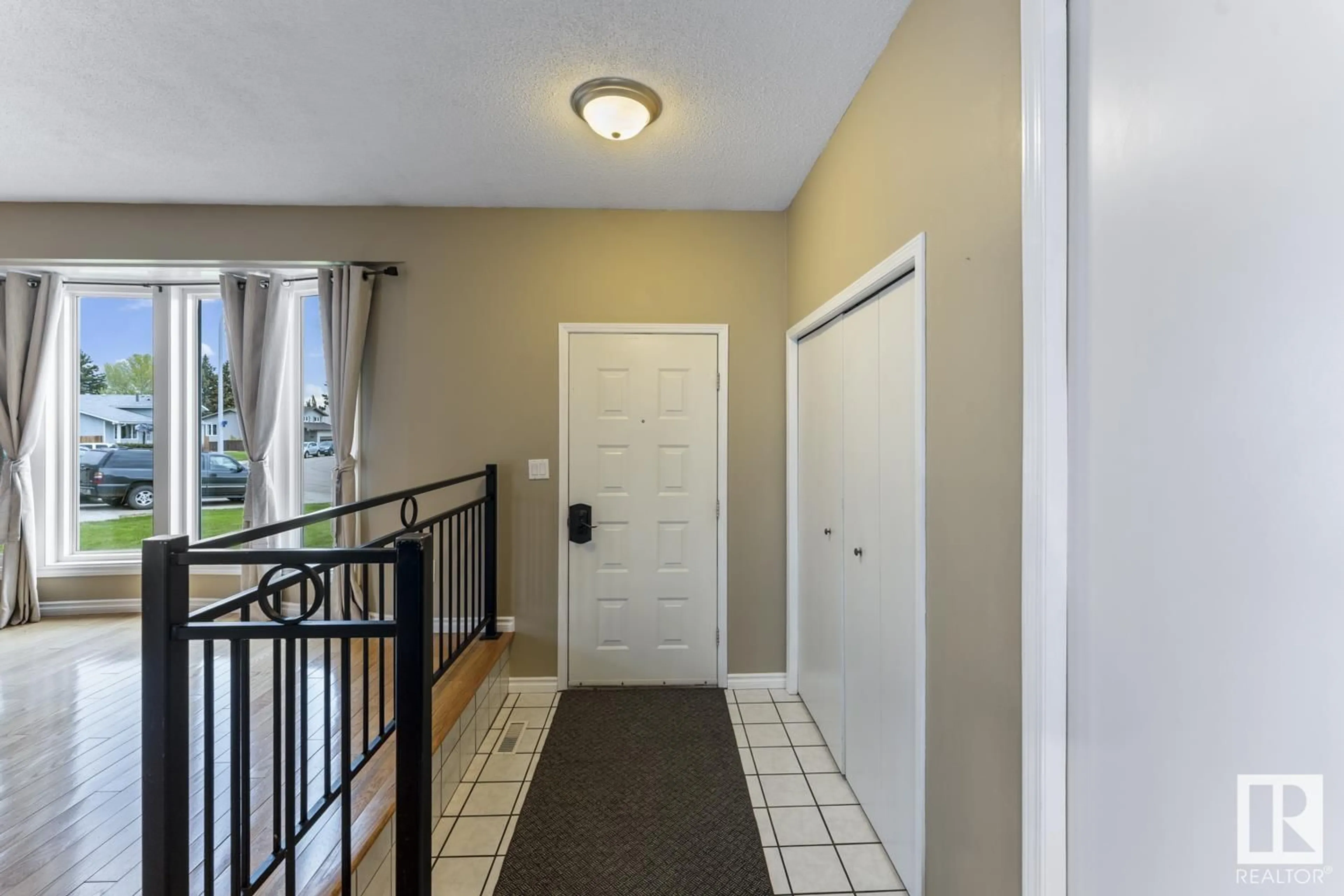 Indoor entryway for 2031 4 AV, Cold Lake Alberta T9M0V1