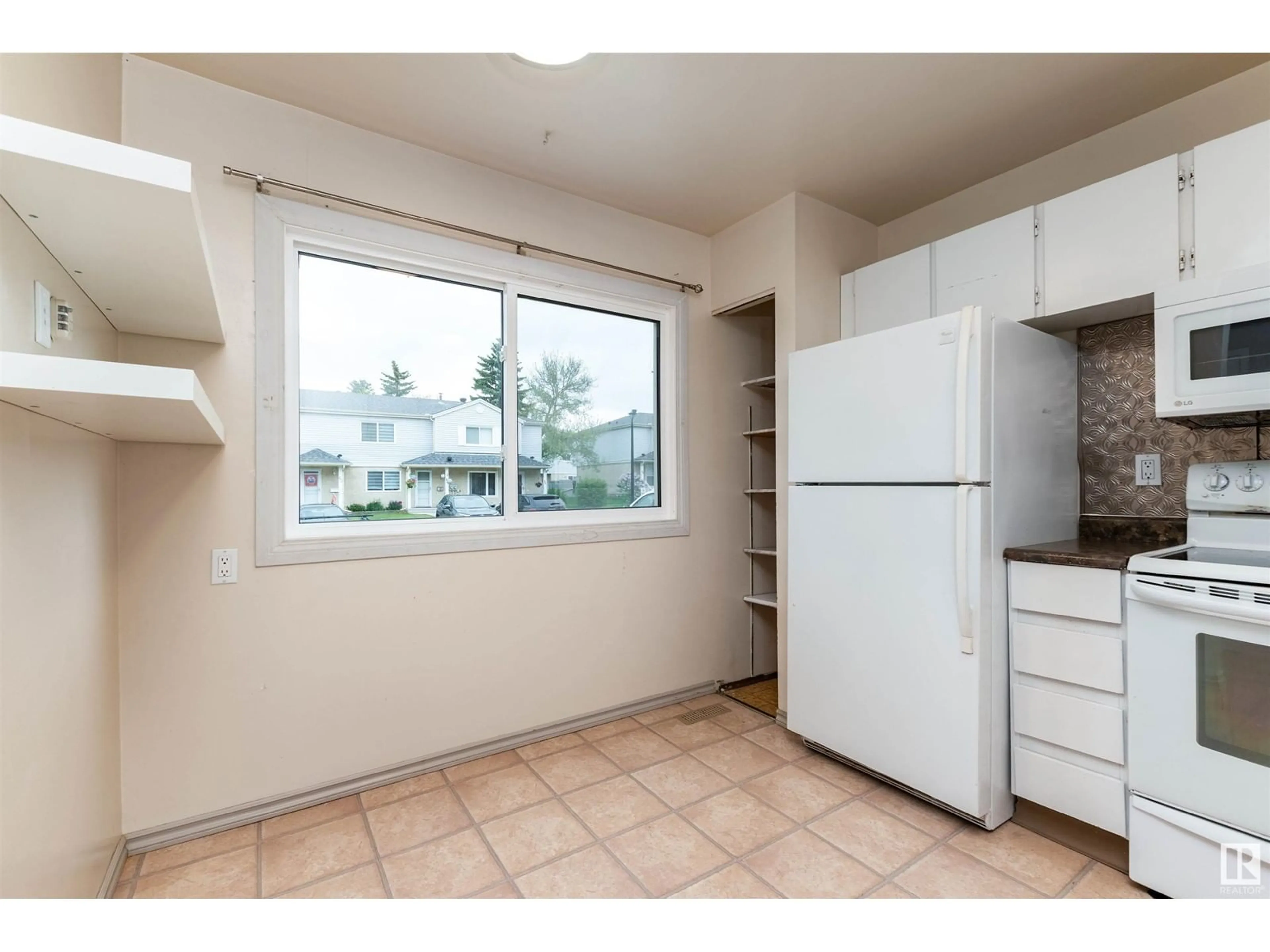Standard kitchen, unknown for #7 - 2030 BRENTWOOD BV, Sherwood Park Alberta T8A4P6