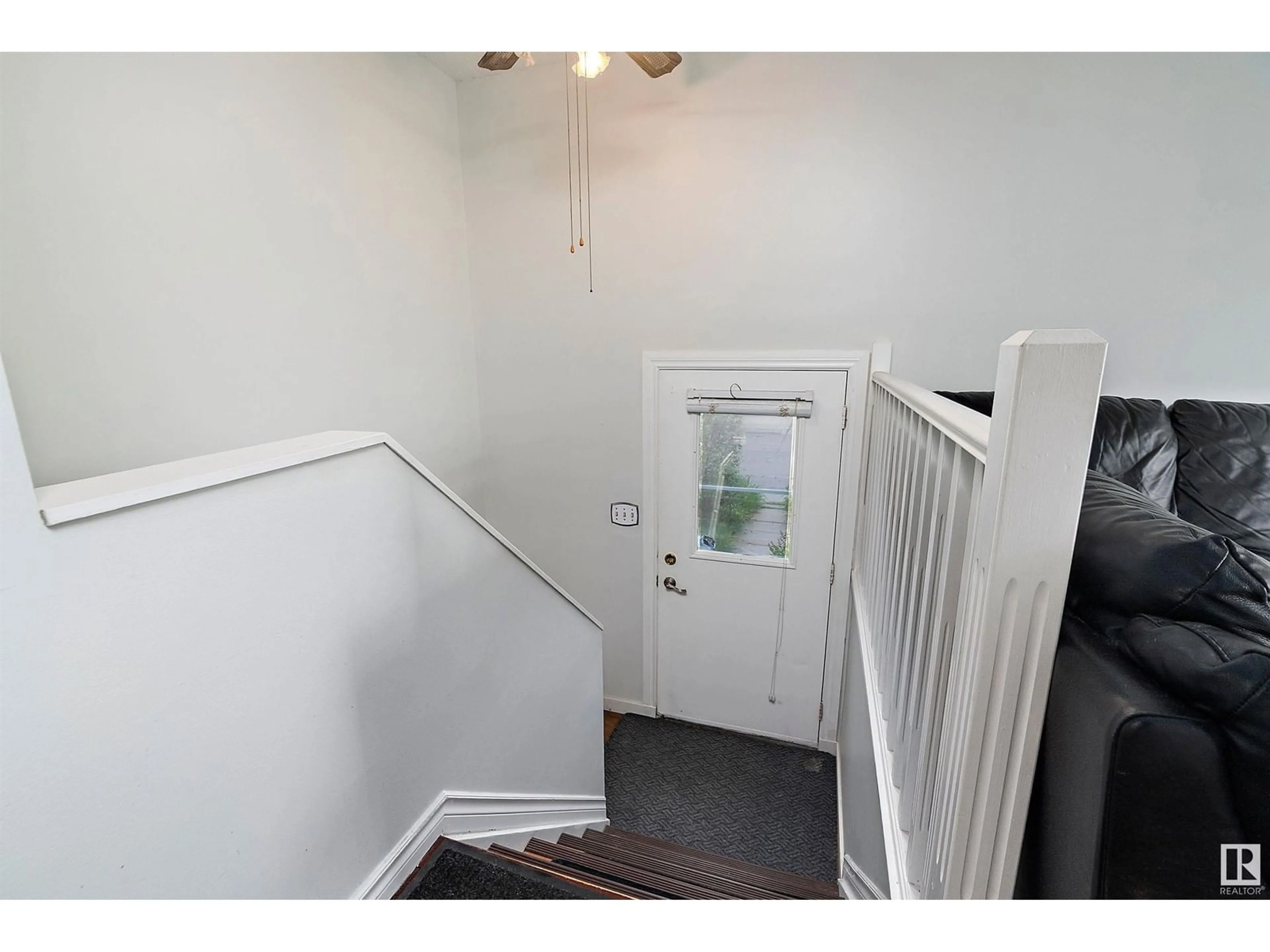 Indoor entryway for NW - 16503 115 ST, Edmonton Alberta T5X3V3
