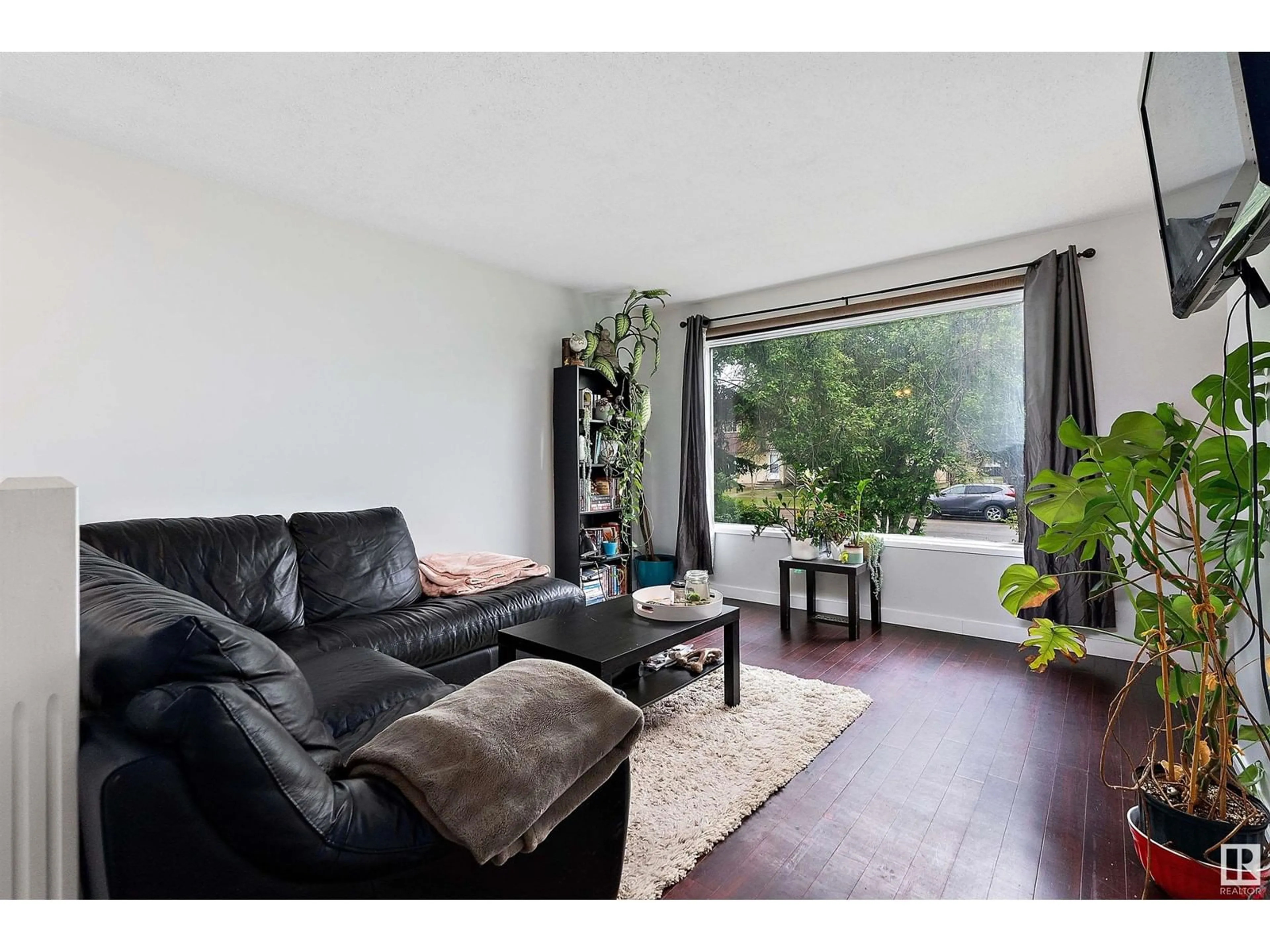 Living room with furniture, wood/laminate floor for NW - 16503 115 ST, Edmonton Alberta T5X3V3