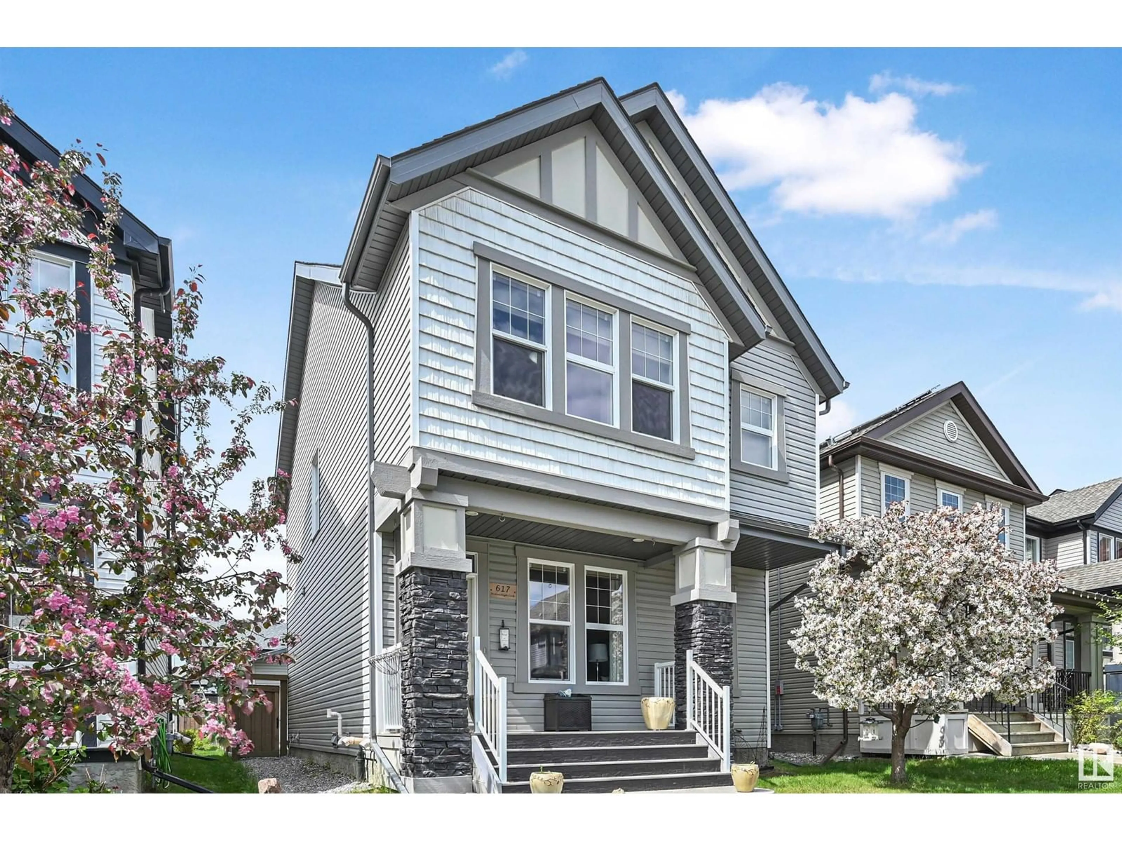 Home with vinyl exterior material, street for LI NW - 617 MCDONOUGH LINK, Edmonton Alberta T5Y0M8