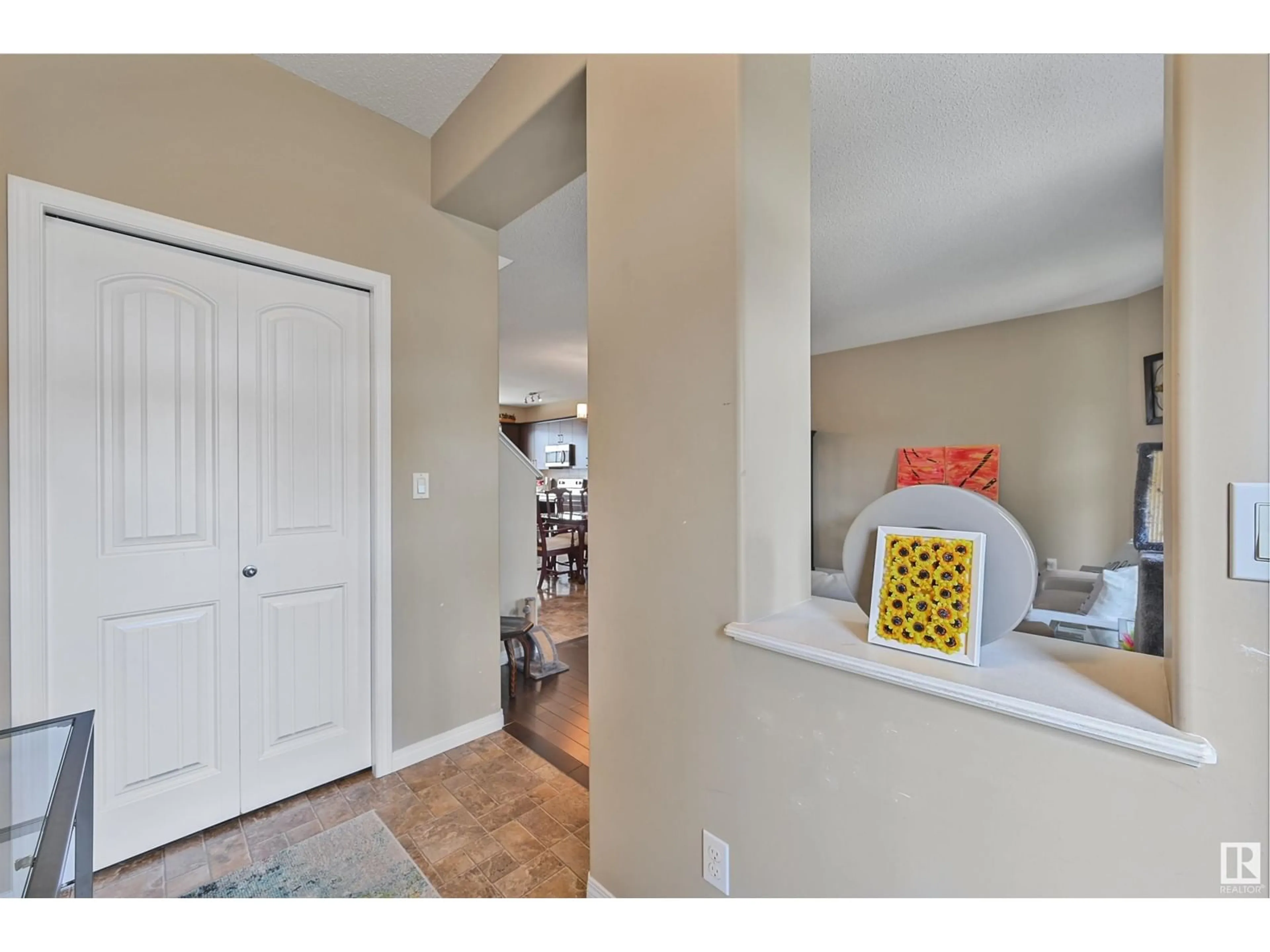 Indoor entryway for LI NW - 617 MCDONOUGH LINK, Edmonton Alberta T5Y0M8