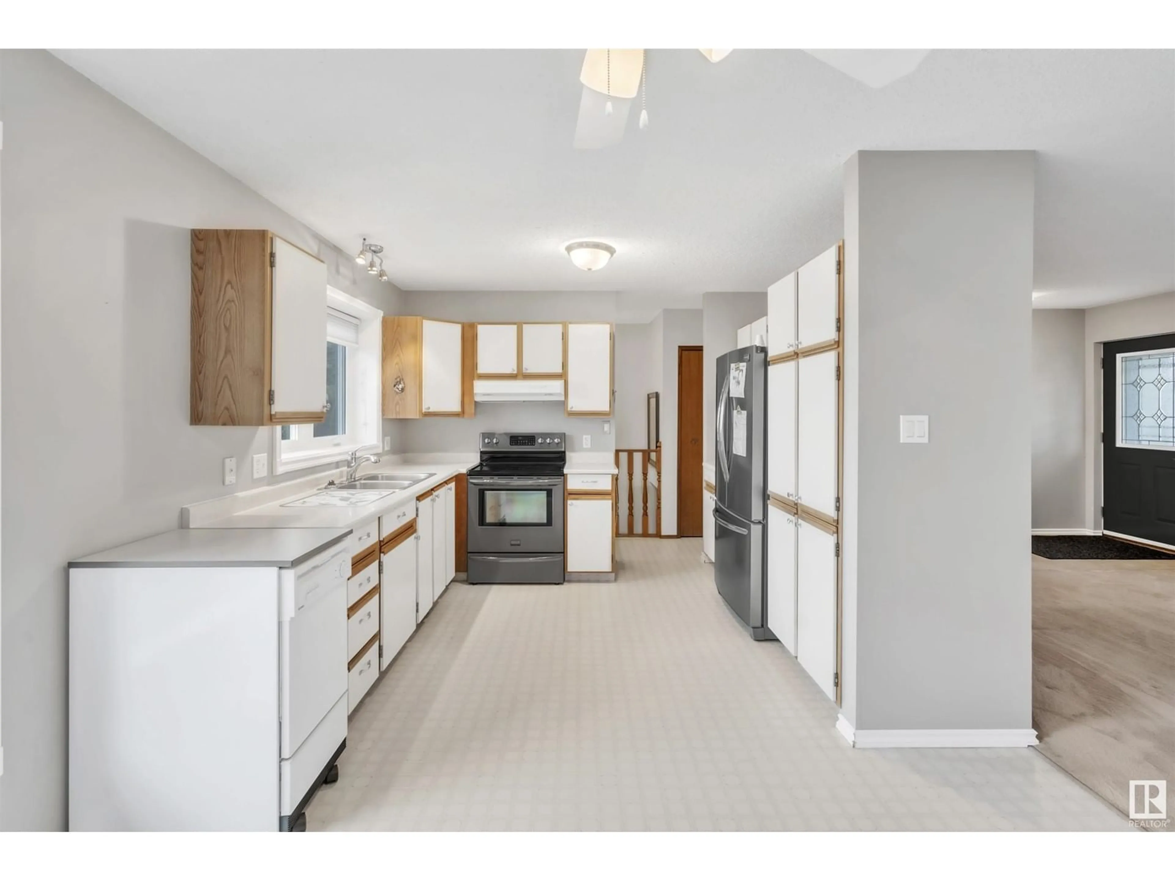 Open concept kitchen, ceramic/tile floor for 48 47018 TWP RD 604A, Rural Bonnyville M.D. Alberta T9N2J3