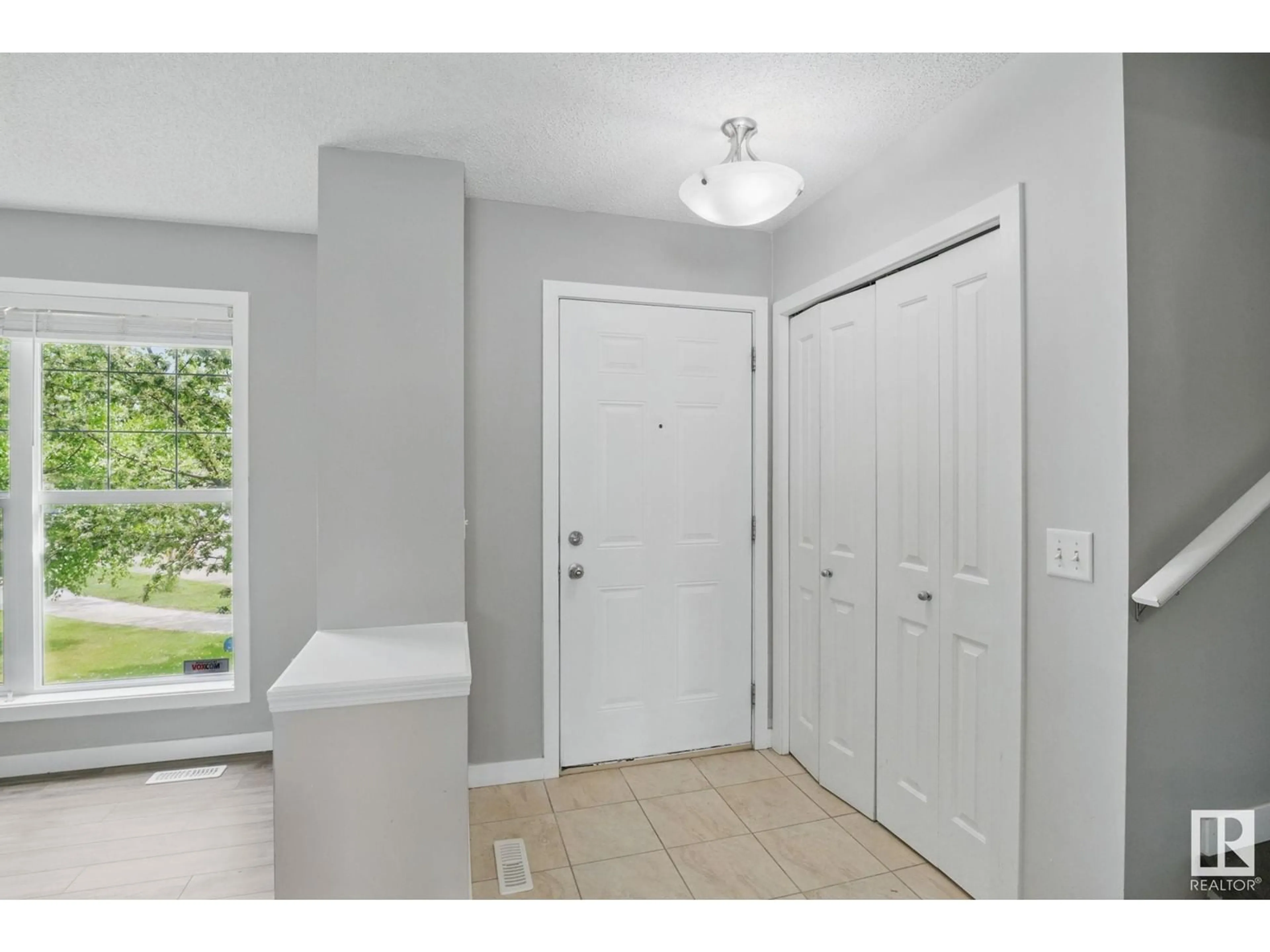 Indoor entryway for SW - 1524 75 ST, Edmonton Alberta T6X0E1