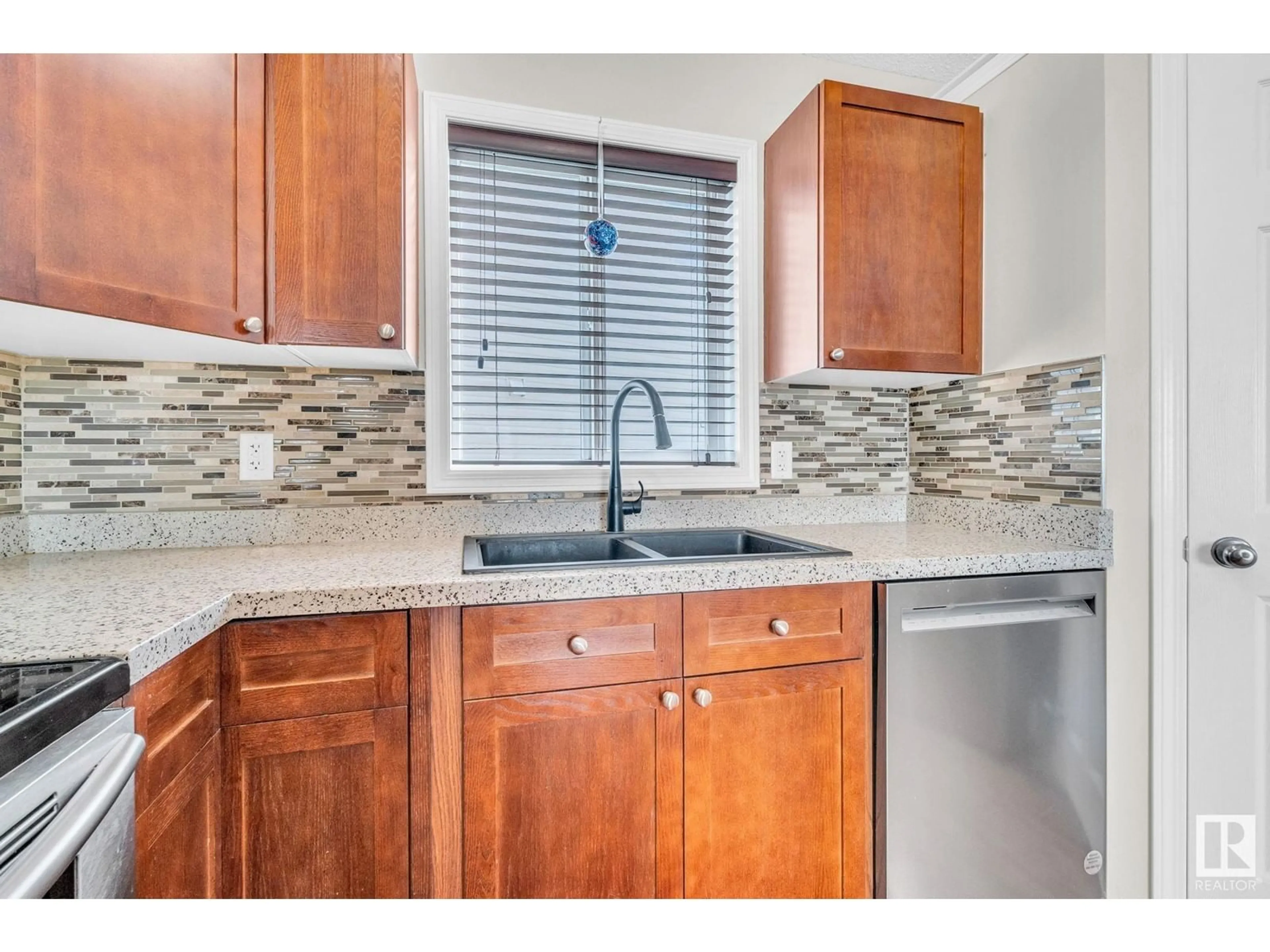 Standard kitchen, ceramic/tile floor for 21223 92 AV, Edmonton Alberta T5T0W6