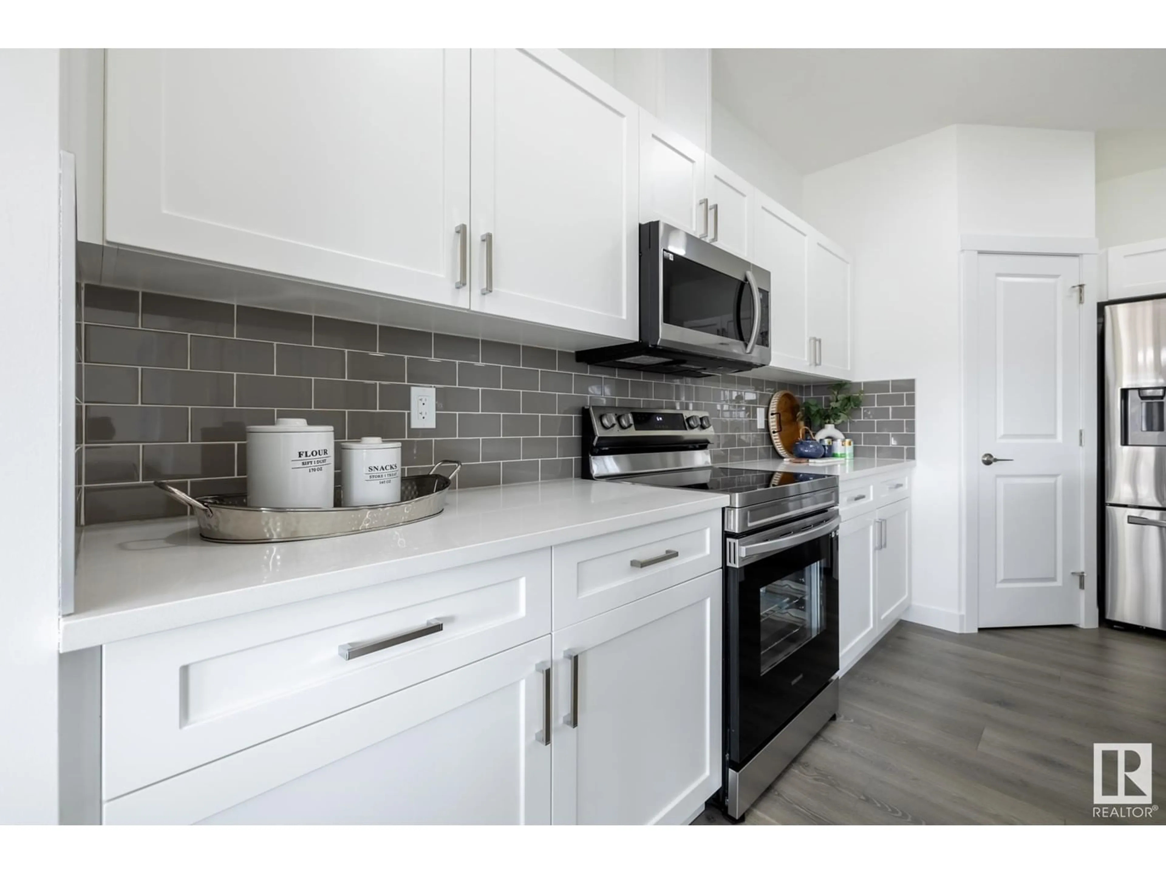 Unknown for 4707 HAWTHORN LN, Edmonton Alberta T6X3C5