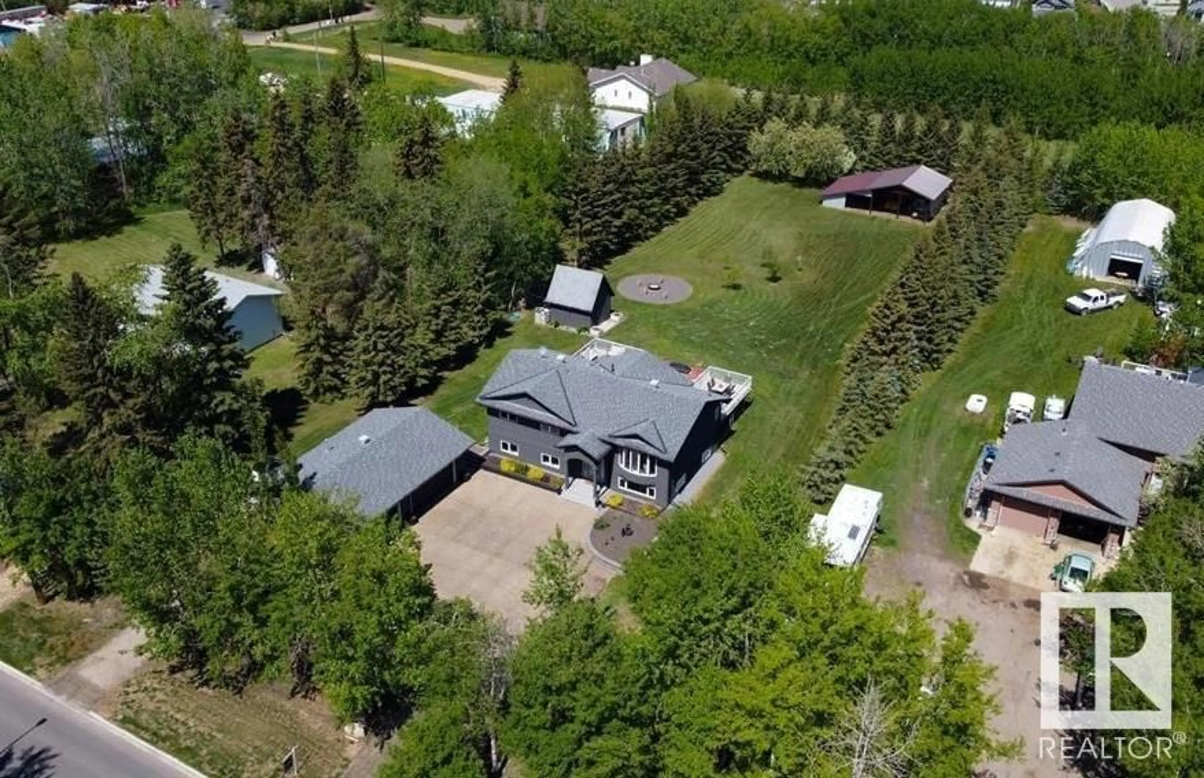 A pic from outside/outdoor area/front of a property/back of a property/a pic from drone, unknown for 13940 162 AV, Edmonton Alberta T6V1J4