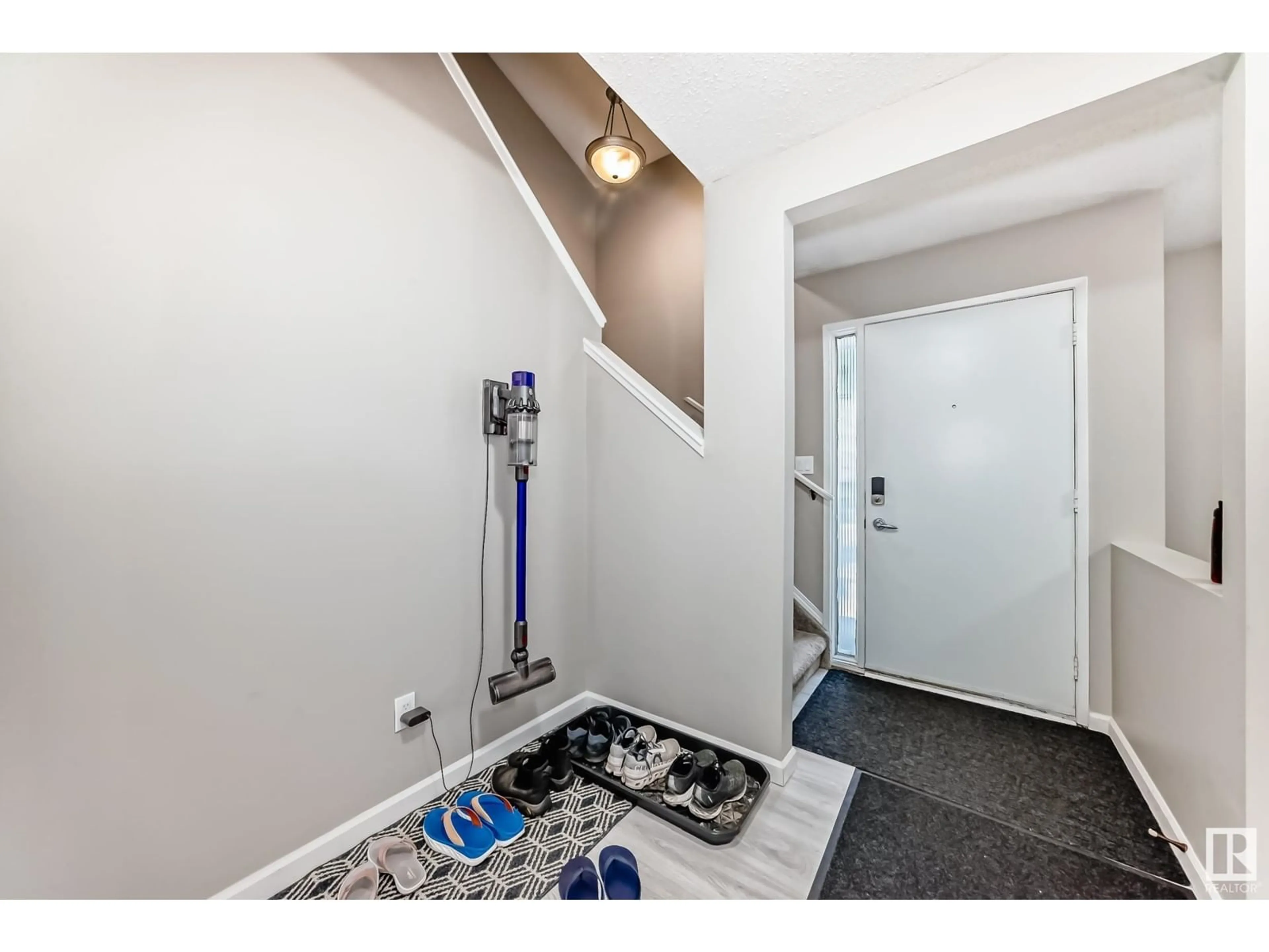Unknown for 642 SADDLEBACK RD, Edmonton Alberta T6J4Z3