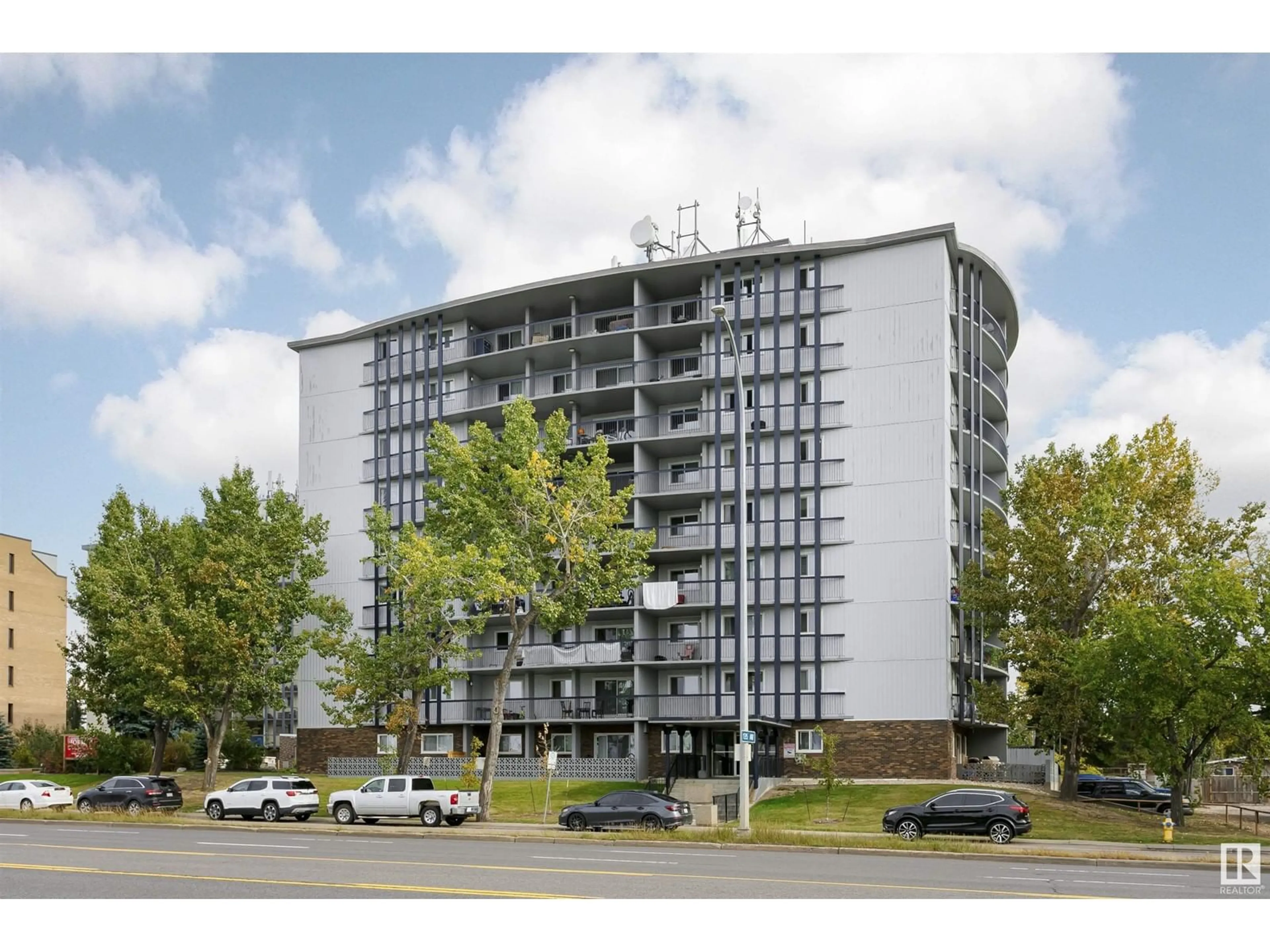 Blurry image for 96 13435 97 ST NW, Edmonton Alberta T5H4C8