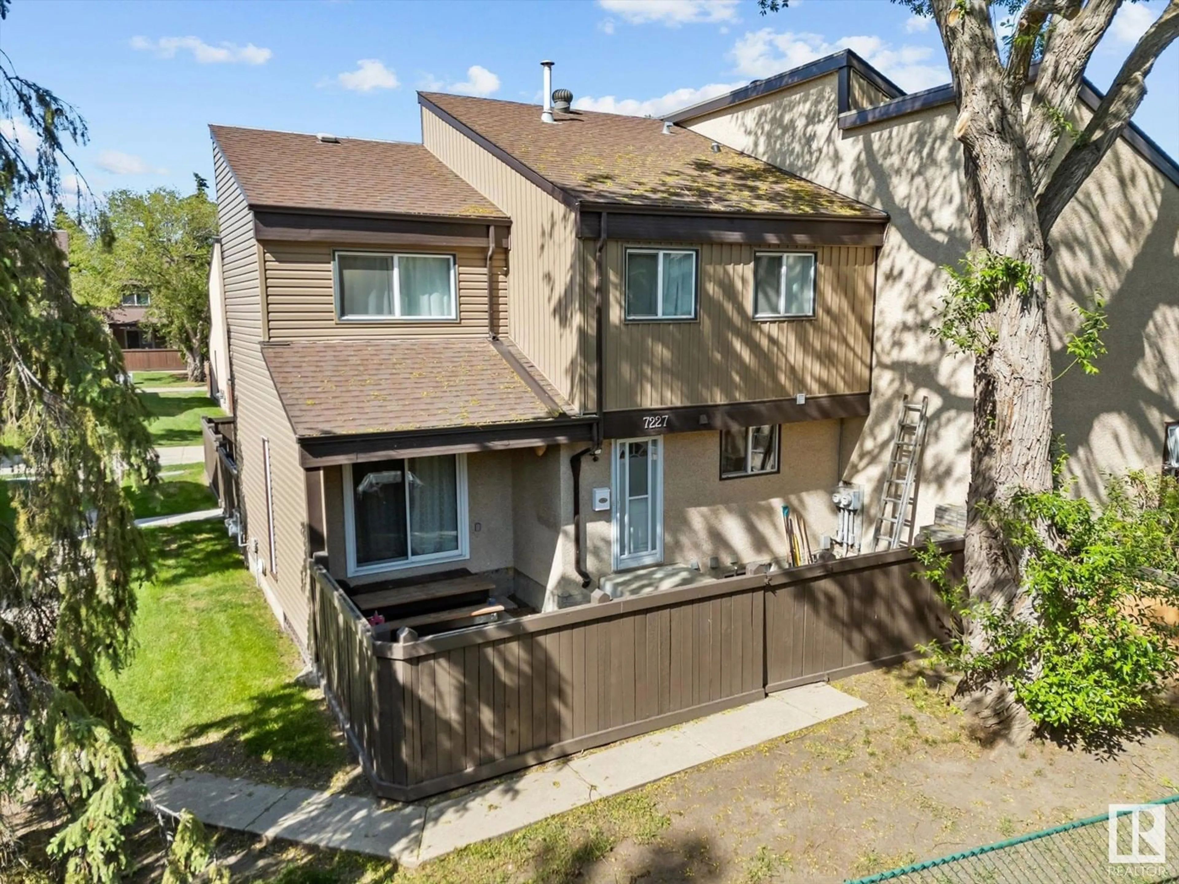 A pic from outside/outdoor area/front of a property/back of a property/a pic from drone, street for NW - 7227 180 ST, Edmonton Alberta T5T3G1
