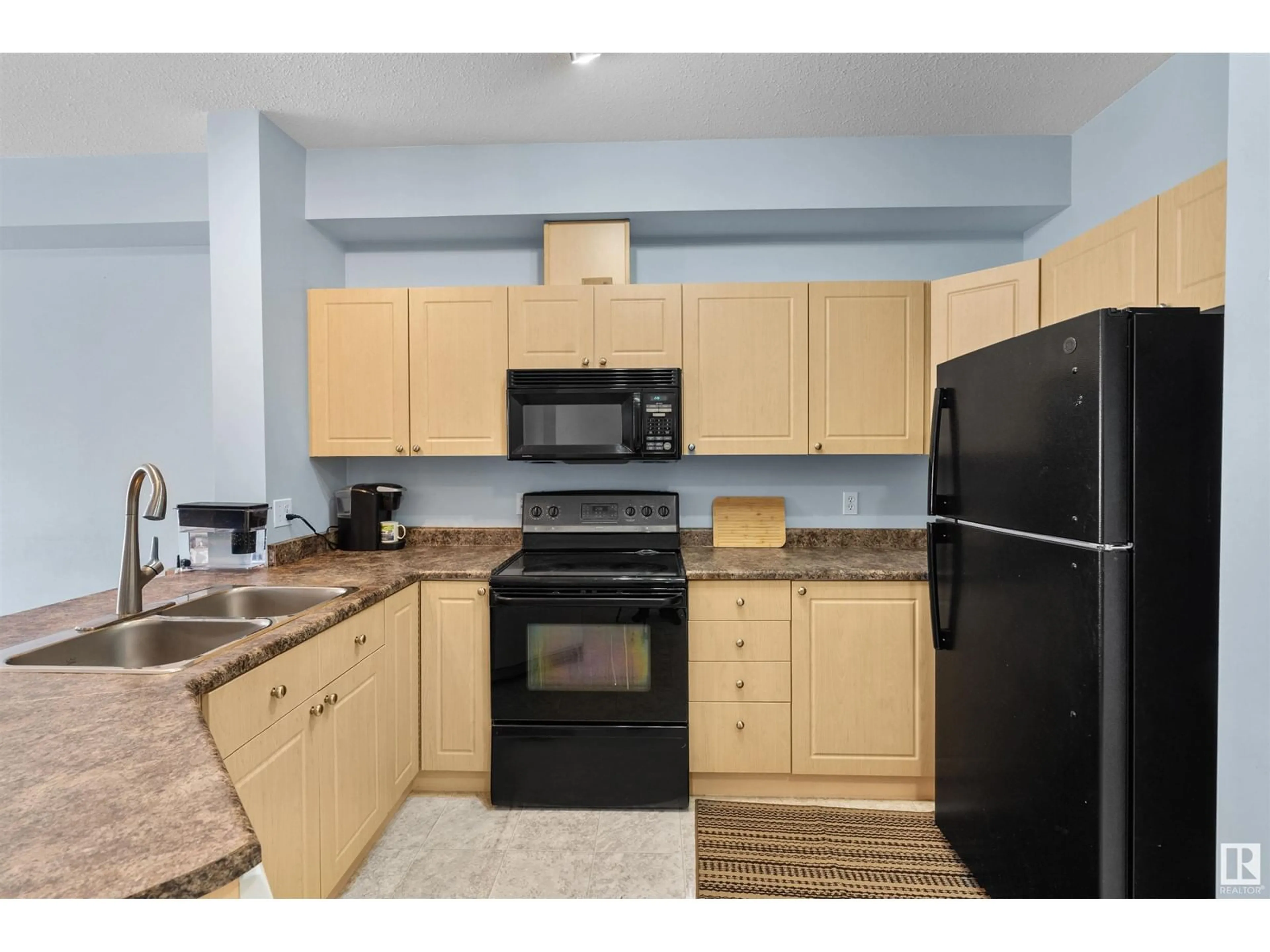 Standard kitchen, unknown for 4304 - 225 139 AV, Edmonton Alberta T5Y0H6