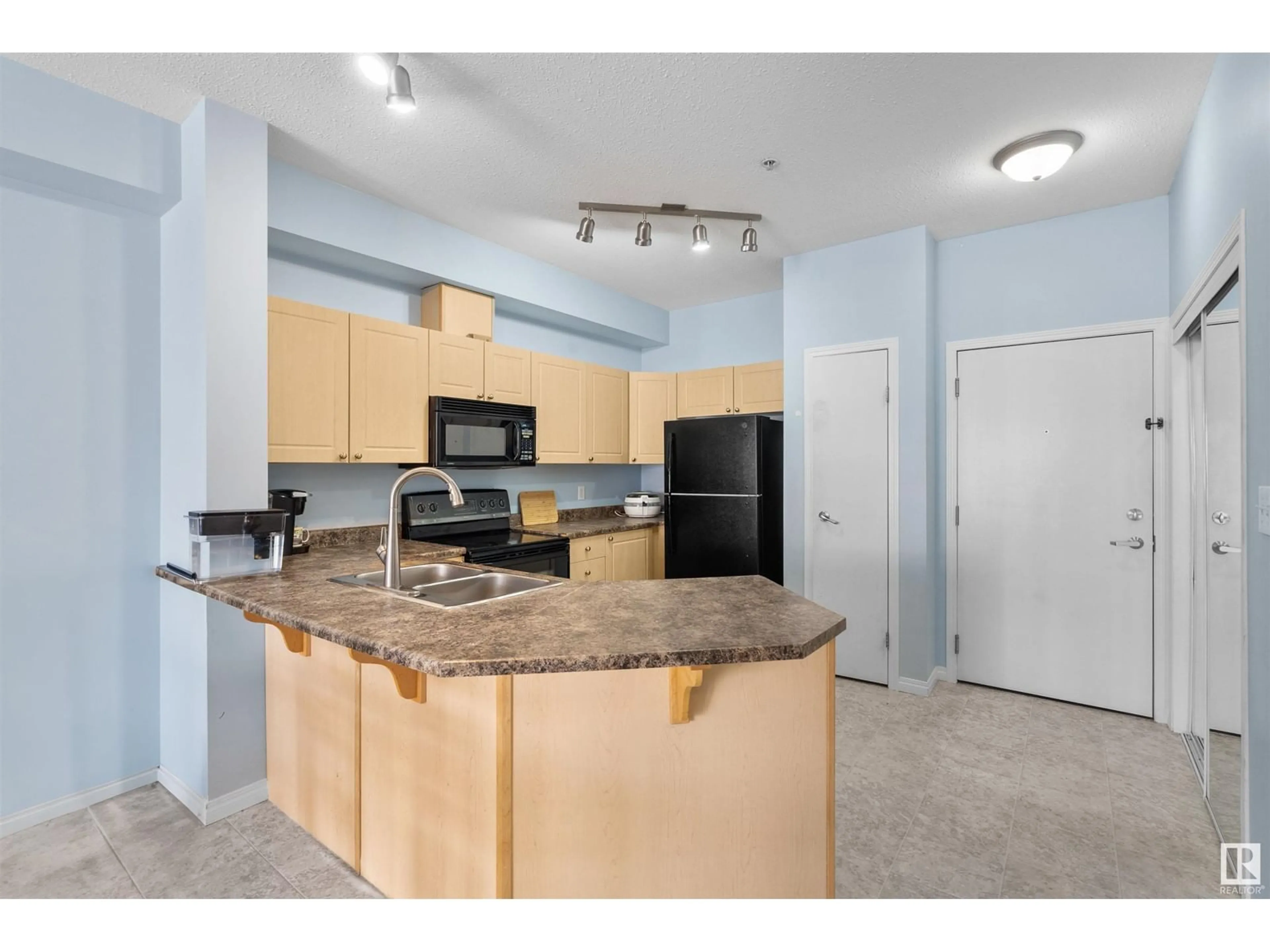 Standard kitchen, unknown for 4304 - 225 139 AV, Edmonton Alberta T5Y0H6
