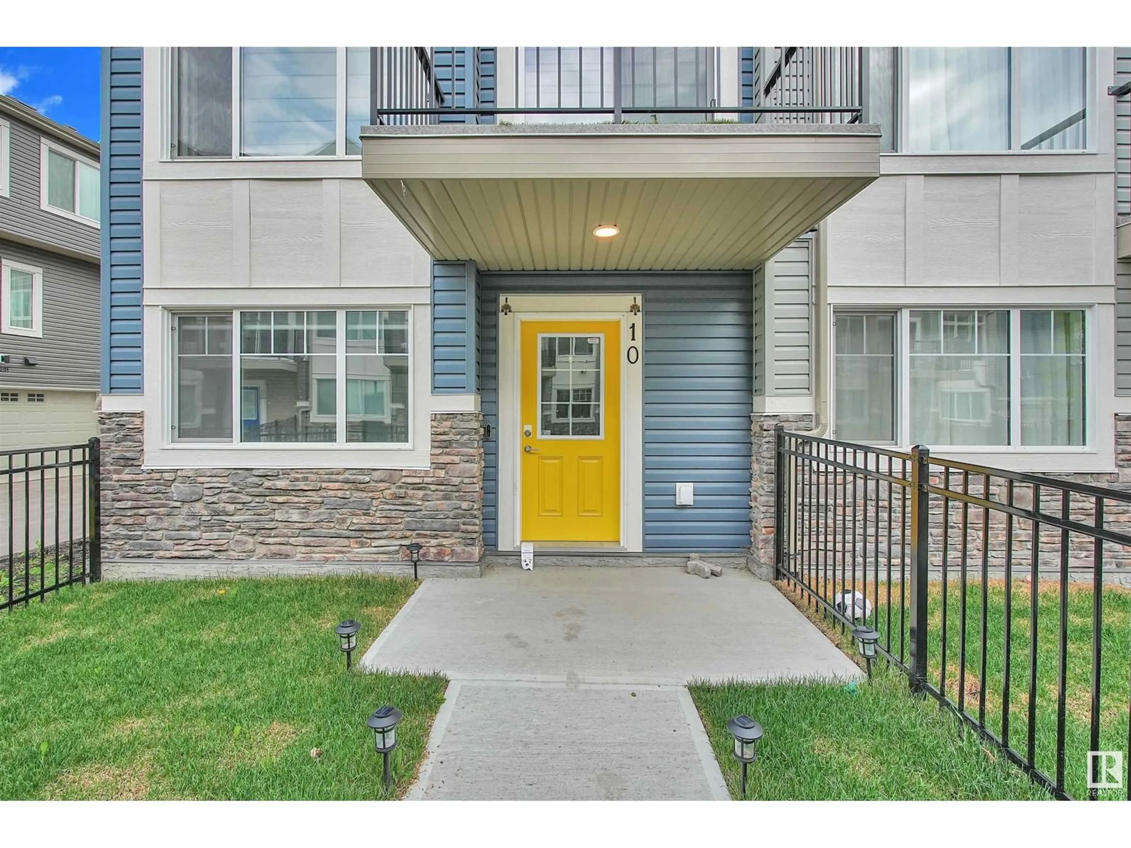 Indoor entryway for #10 - 6214 CARTMELL CO, Edmonton Alberta T6W3L5