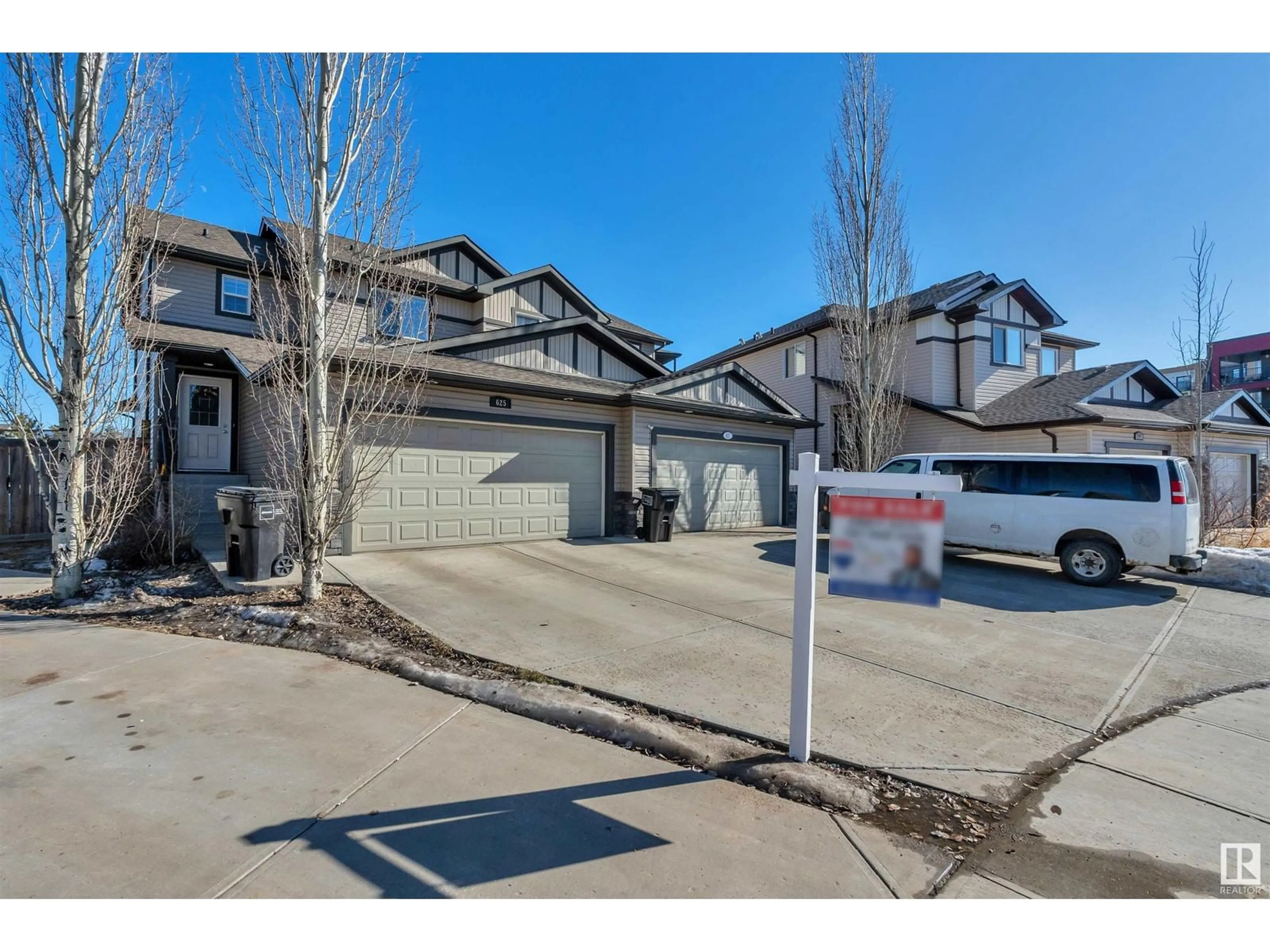 A pic from outside/outdoor area/front of a property/back of a property/a pic from drone, street for SW SW - 625 56 ST, Edmonton Alberta T6X1S1