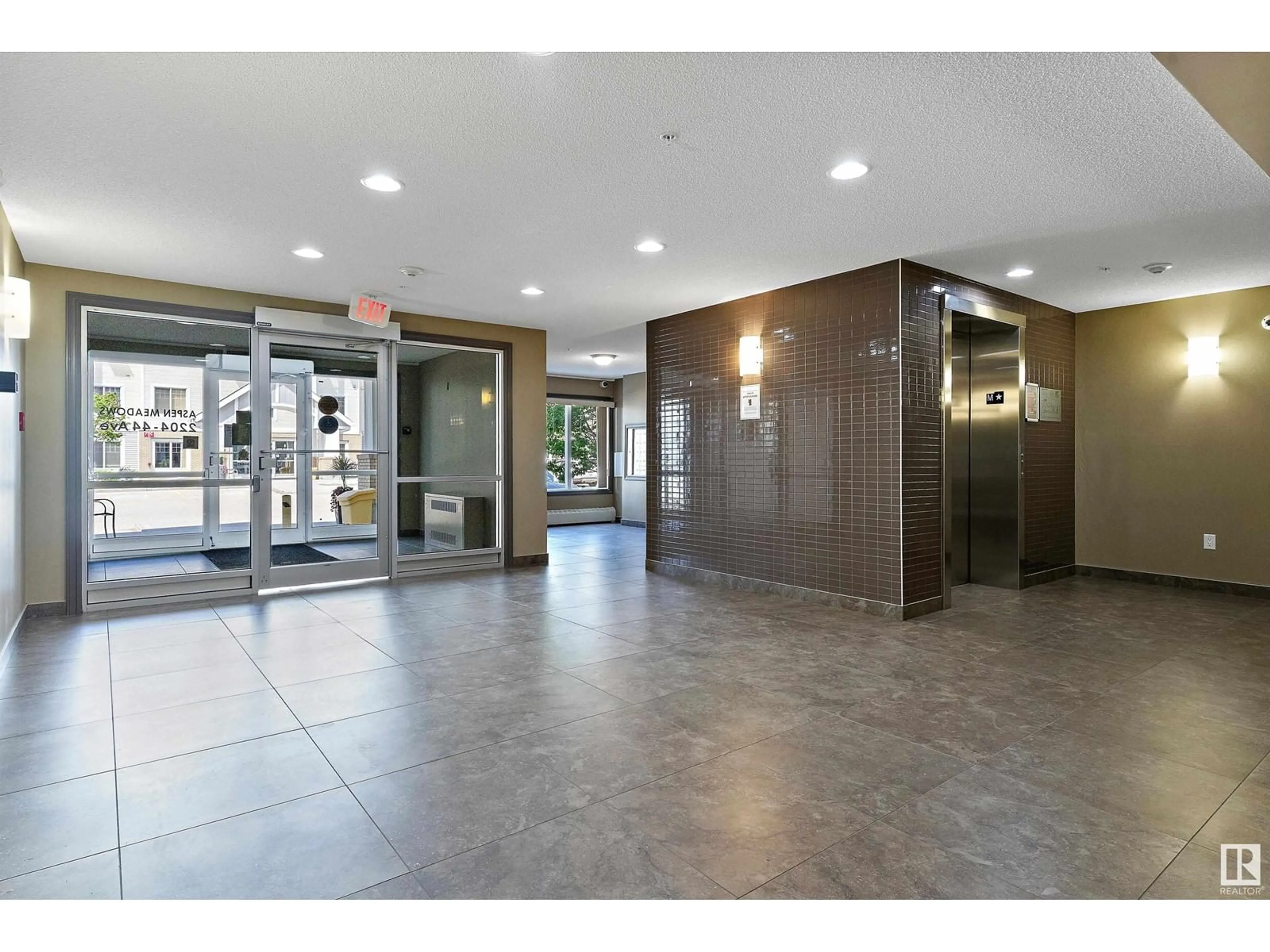 Indoor foyer for 313 - 2204 44 AV, Edmonton Alberta T6T0G5