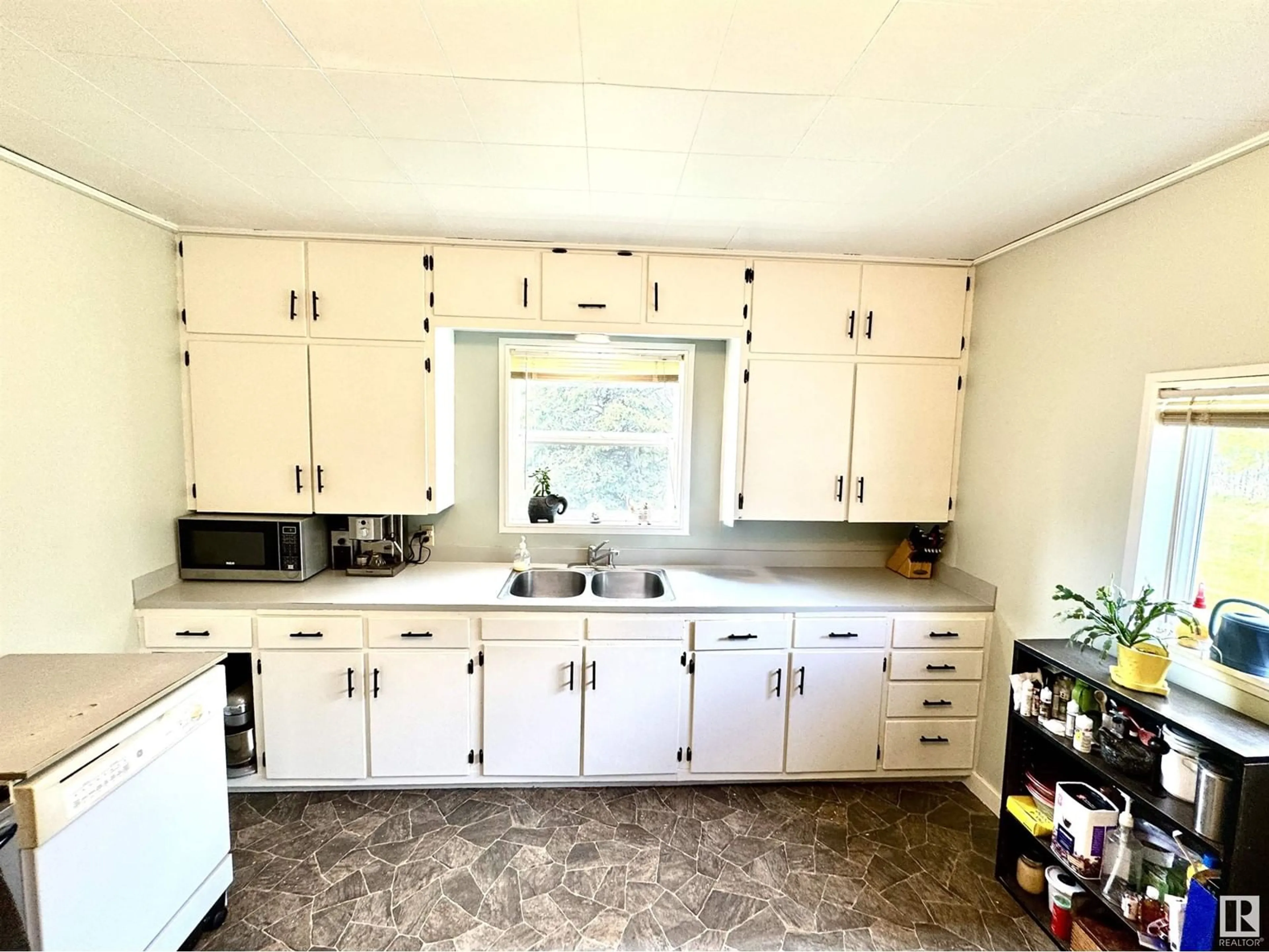 Standard kitchen, unknown for 59423 RGE RD 141, Rural Smoky Lake County Alberta T0A3L0