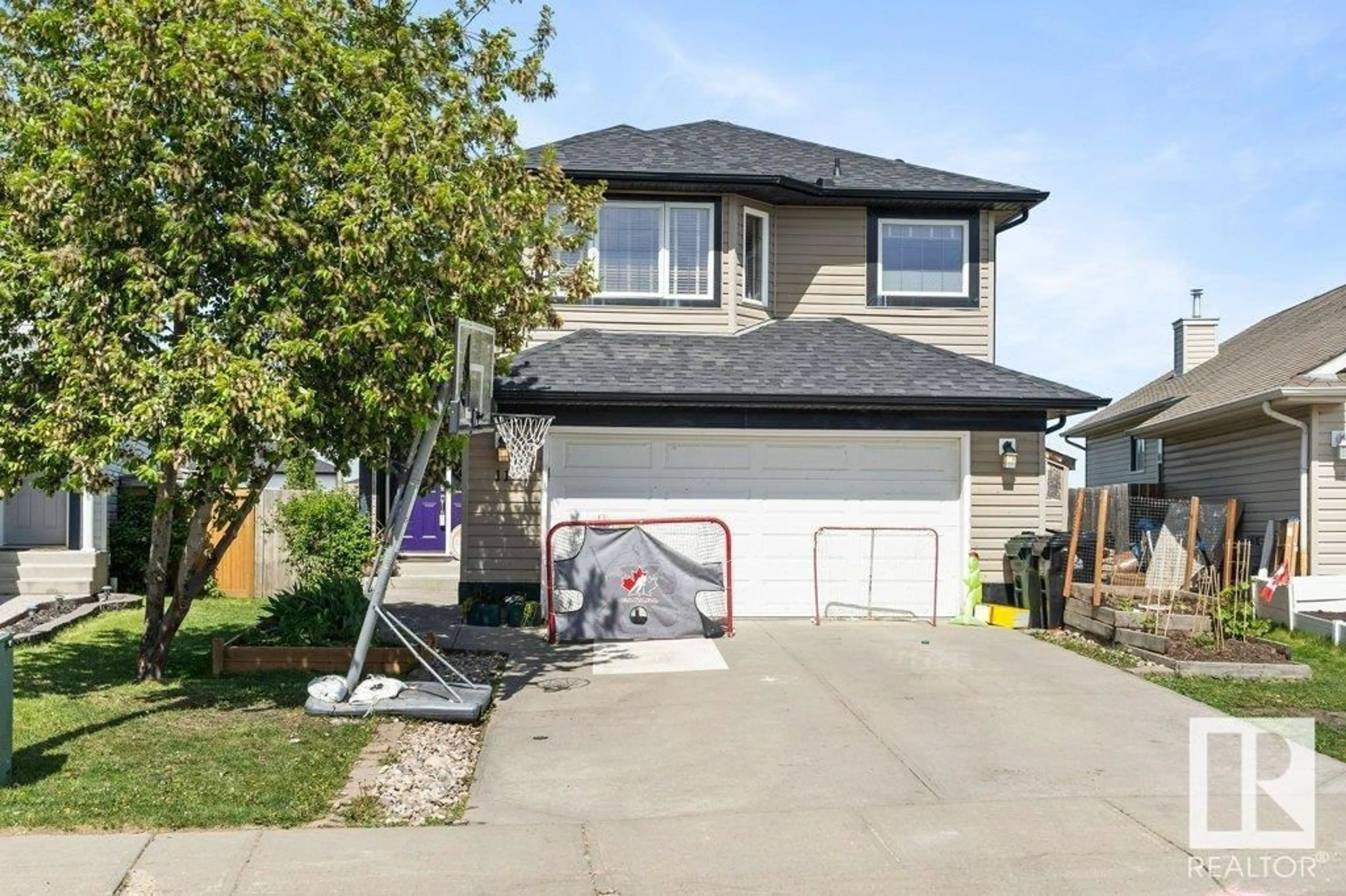 Home with vinyl exterior material, street for 11 HANEY LD, Spruce Grove Alberta T7X0A2