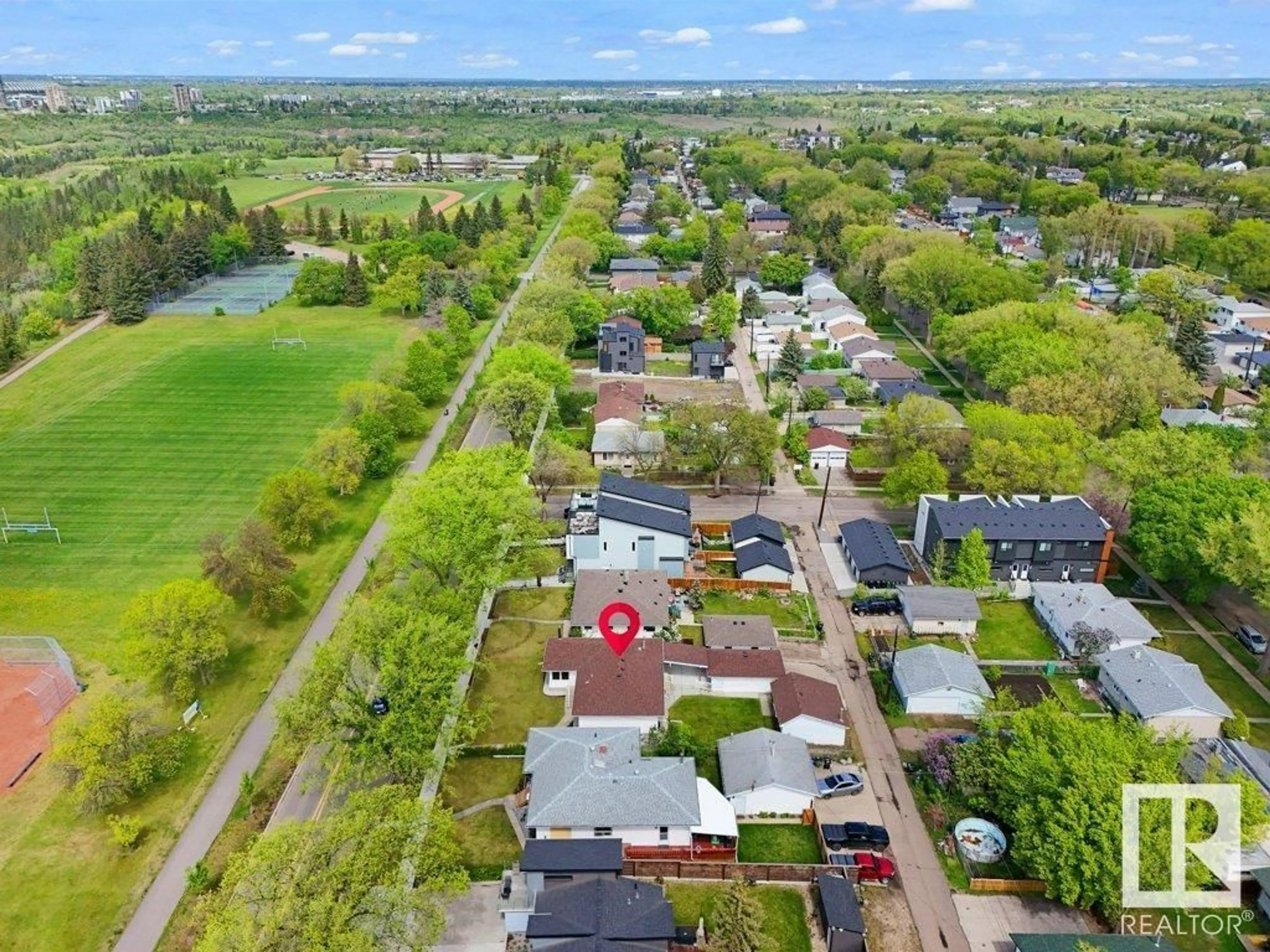 A pic from outside/outdoor area/front of a property/back of a property/a pic from drone, street for NW - 10135 84 ST, Edmonton Alberta T6A3P9