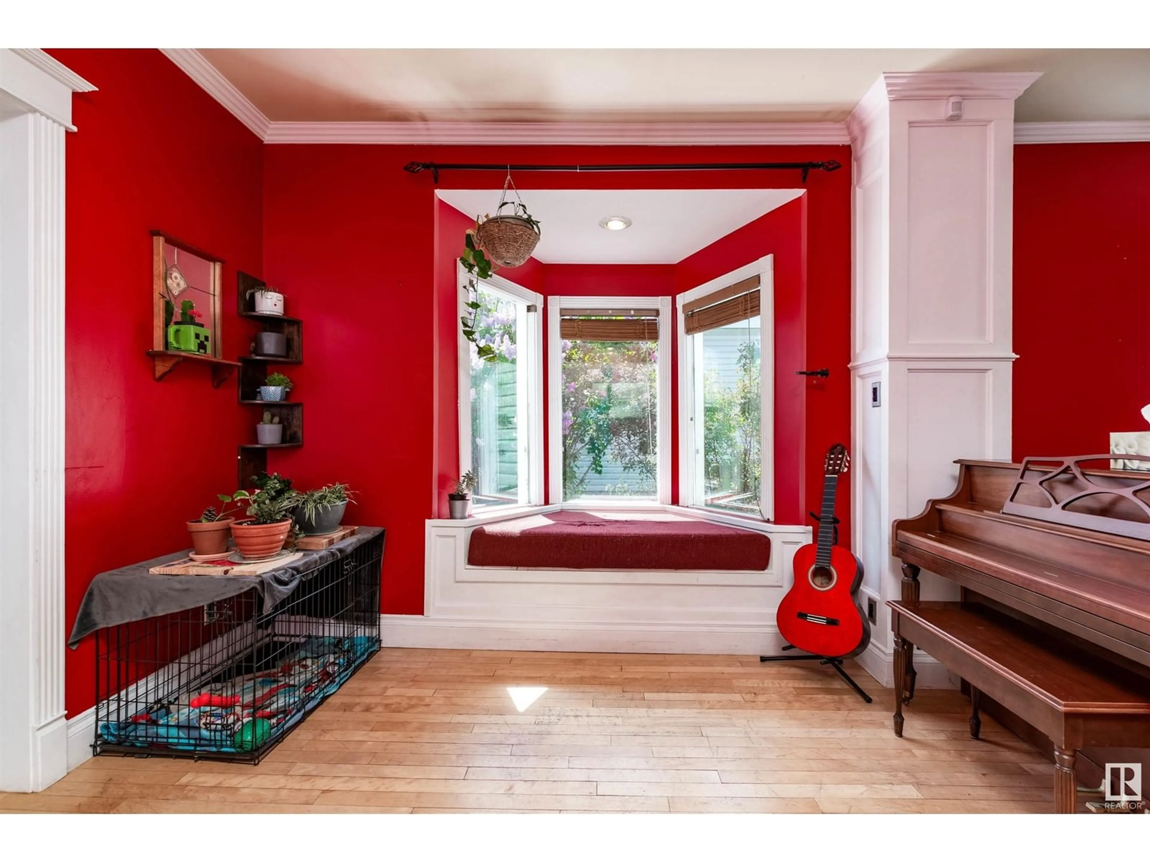 Indoor entryway for NW - 12109 45 ST, Edmonton Alberta T5W2T9