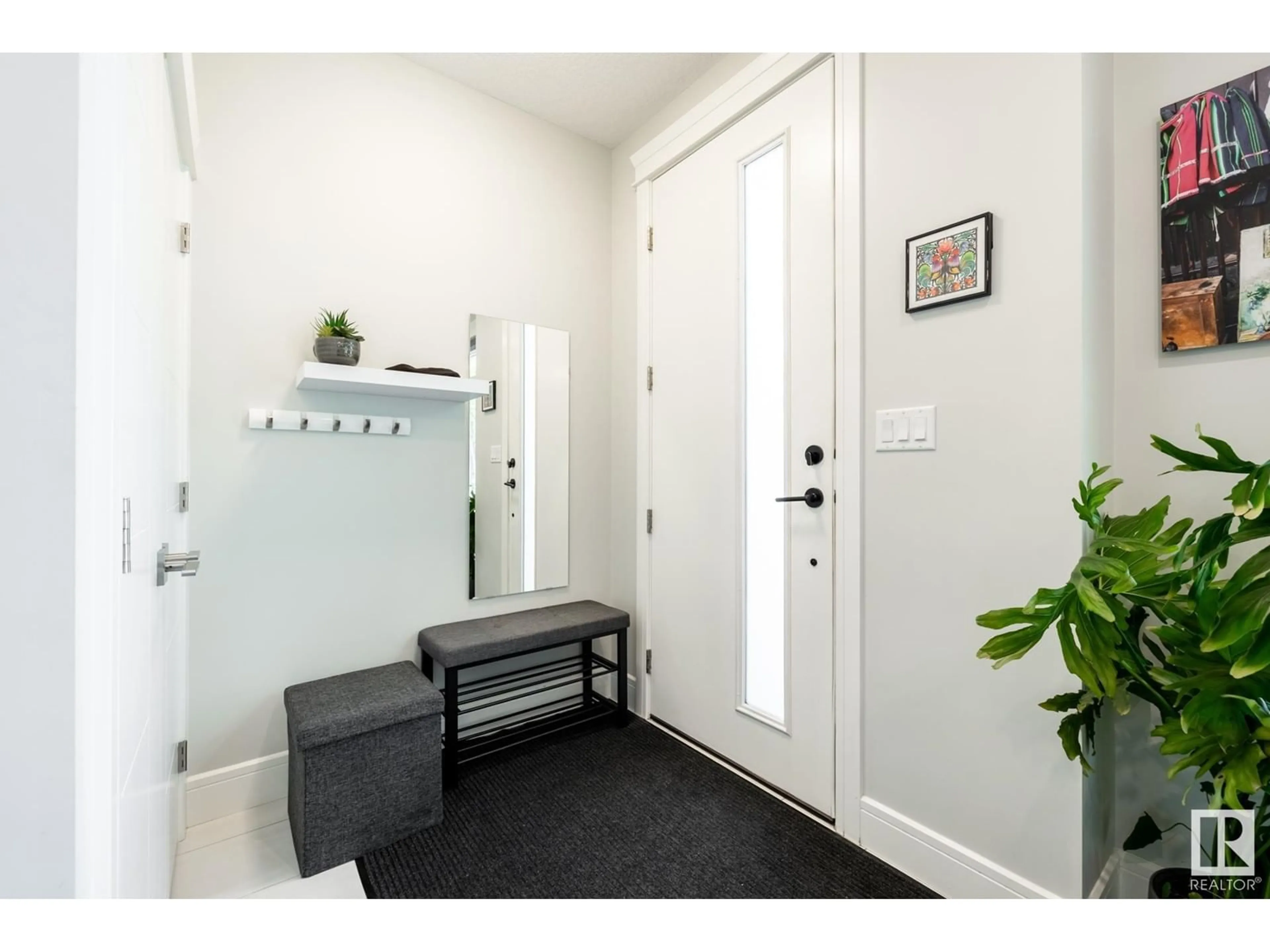 Indoor entryway for 7727 83 AV, Edmonton Alberta T6C1A2