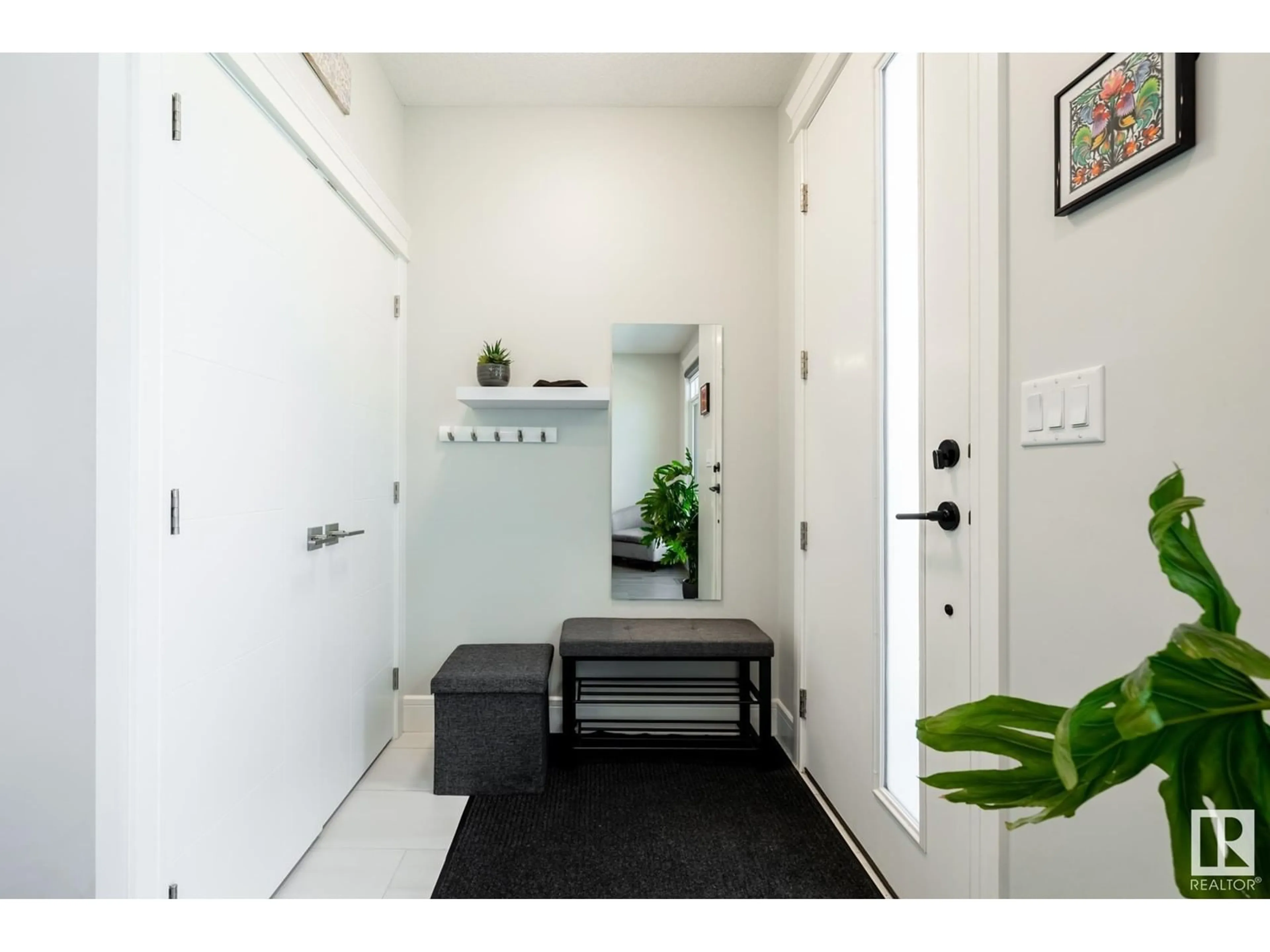 Indoor entryway for 7727 83 AV, Edmonton Alberta T6C1A2