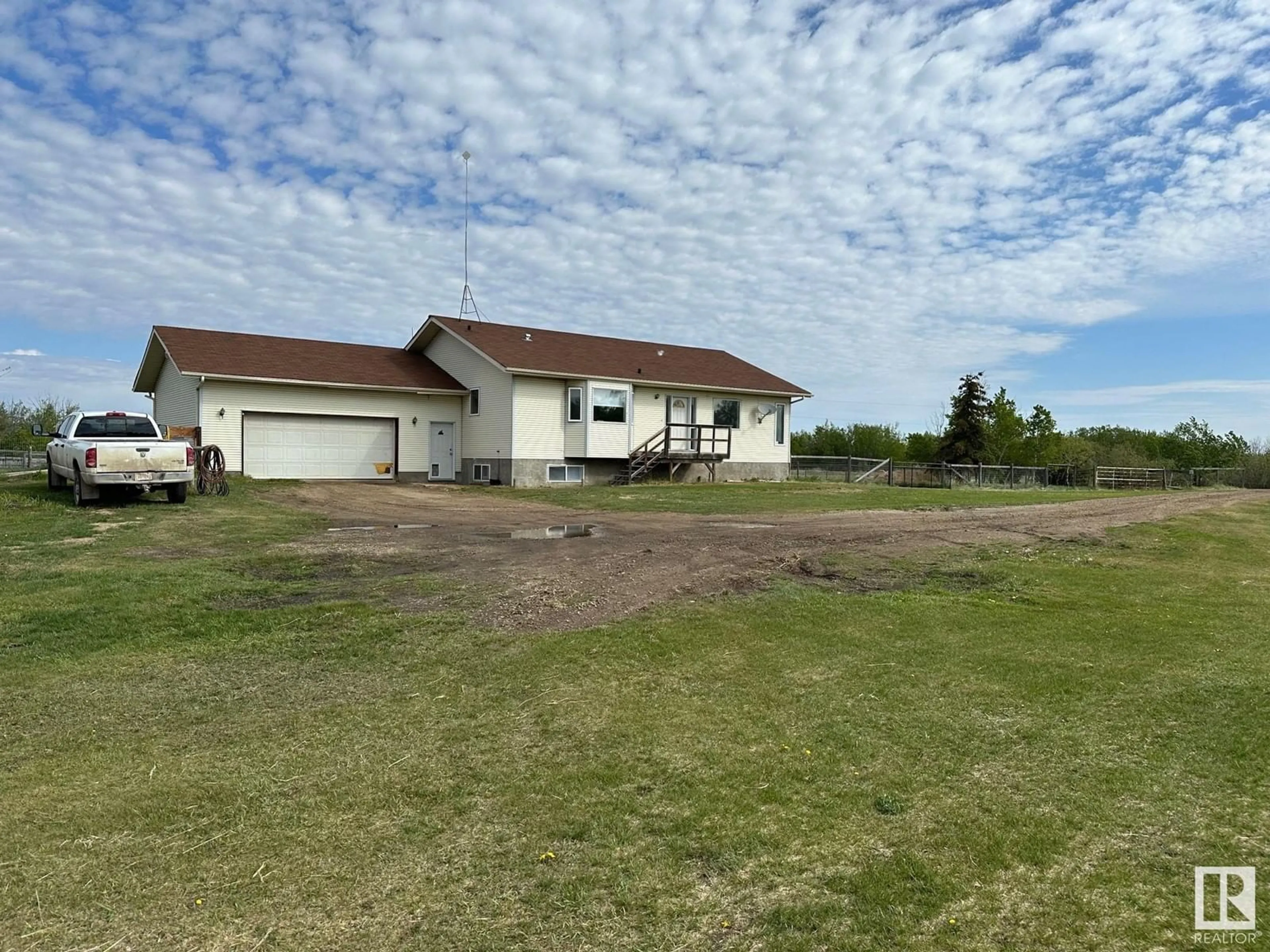 A pic from outside/outdoor area/front of a property/back of a property/a pic from drone, building for 532042 RR 184, Rural Lamont County Alberta T0B4J0