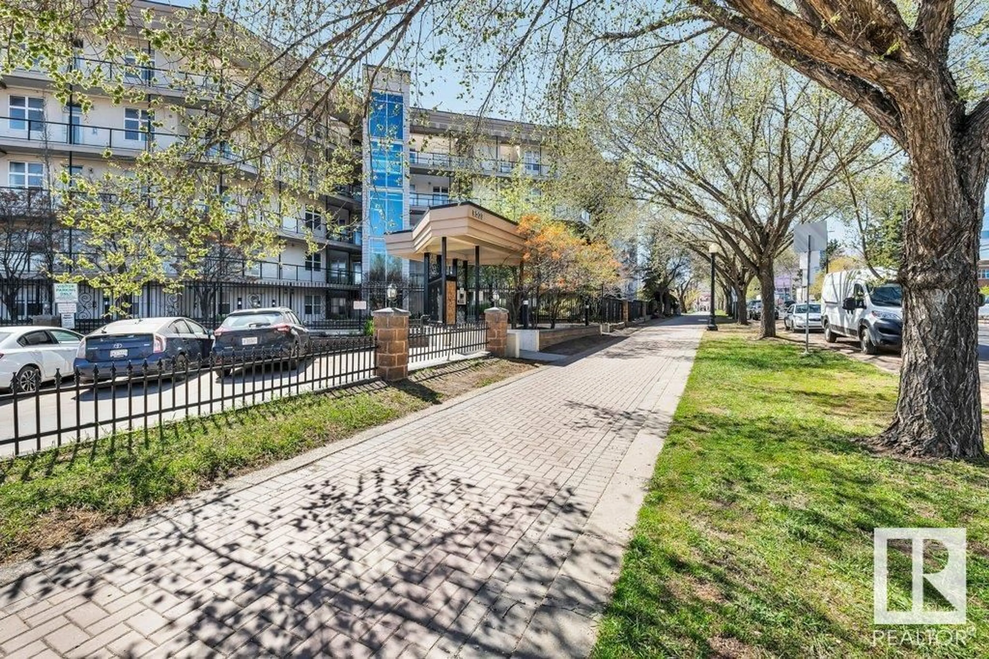 Patio, street for #214 - 9507 101 AV, Edmonton Alberta T5H4R1